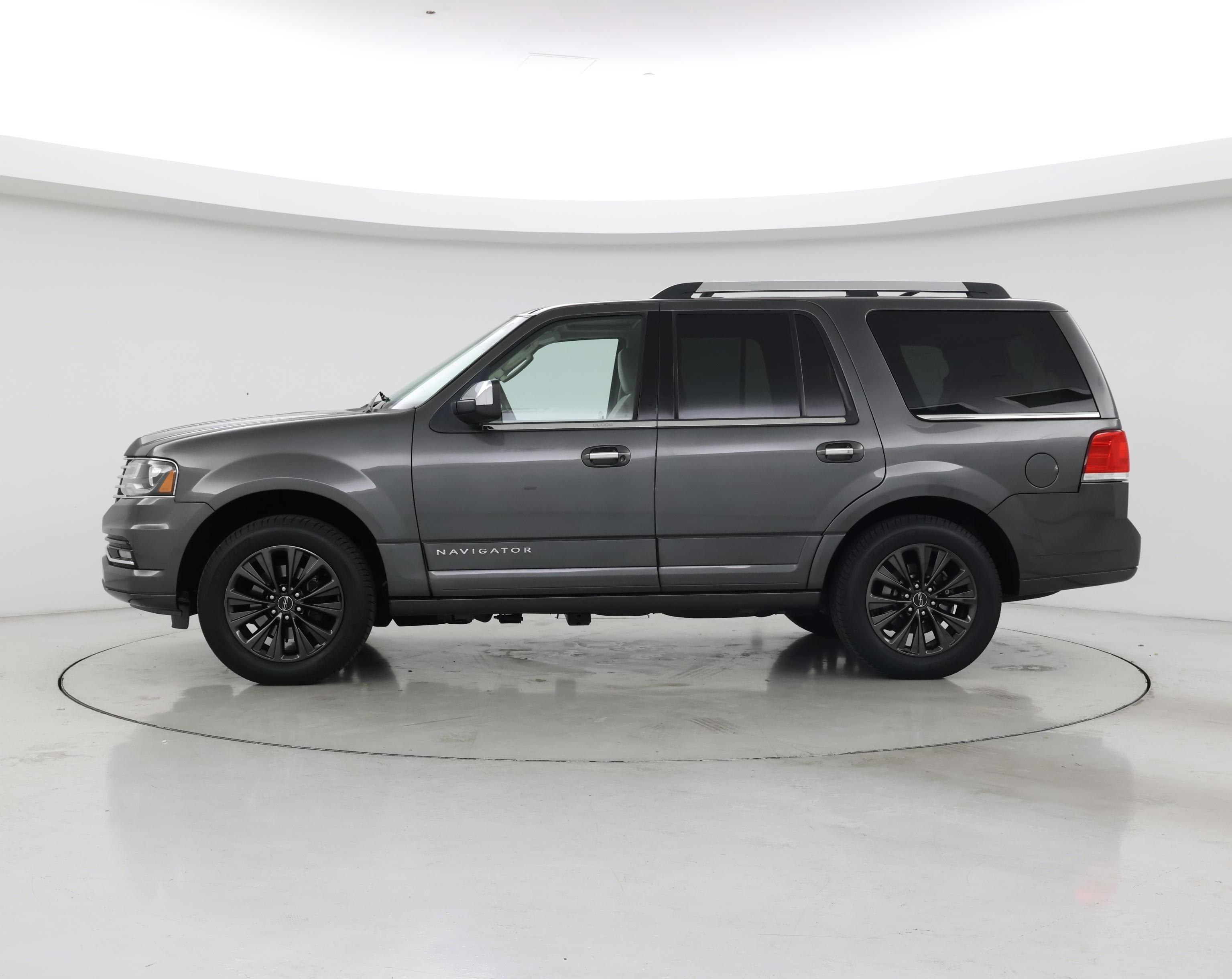 Thumbnail: 2017 Lincoln Navigator - 3