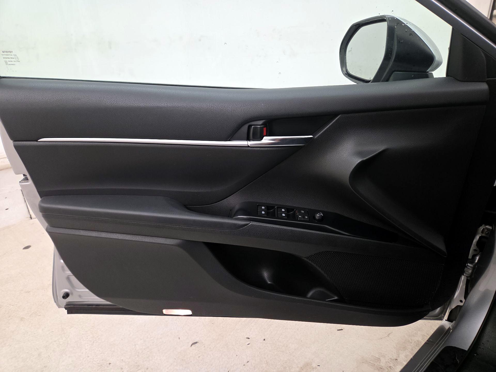 Thumbnail: 2019 Toyota Camry - 12