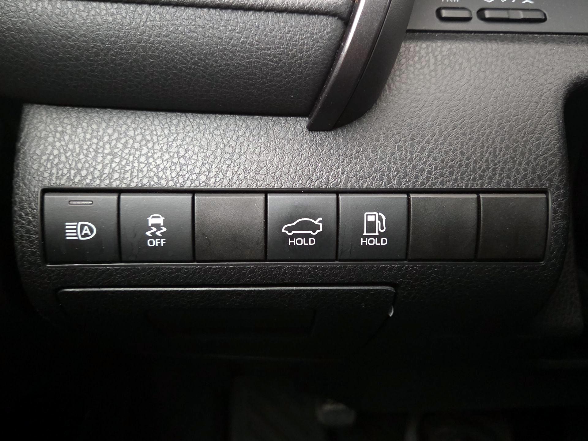 Thumbnail: 2019 Toyota Camry - 13