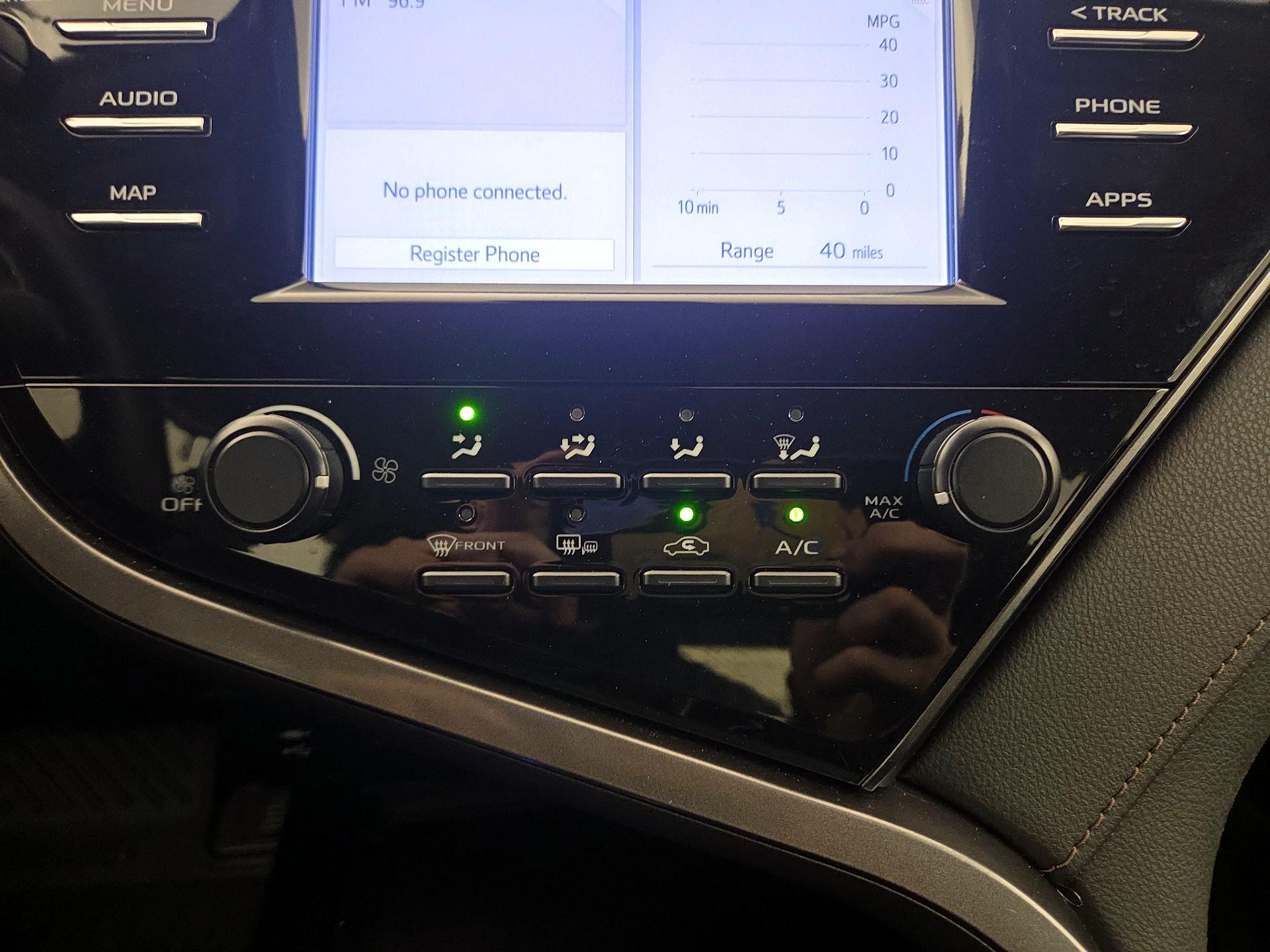 Thumbnail: 2019 Toyota Camry - 16
