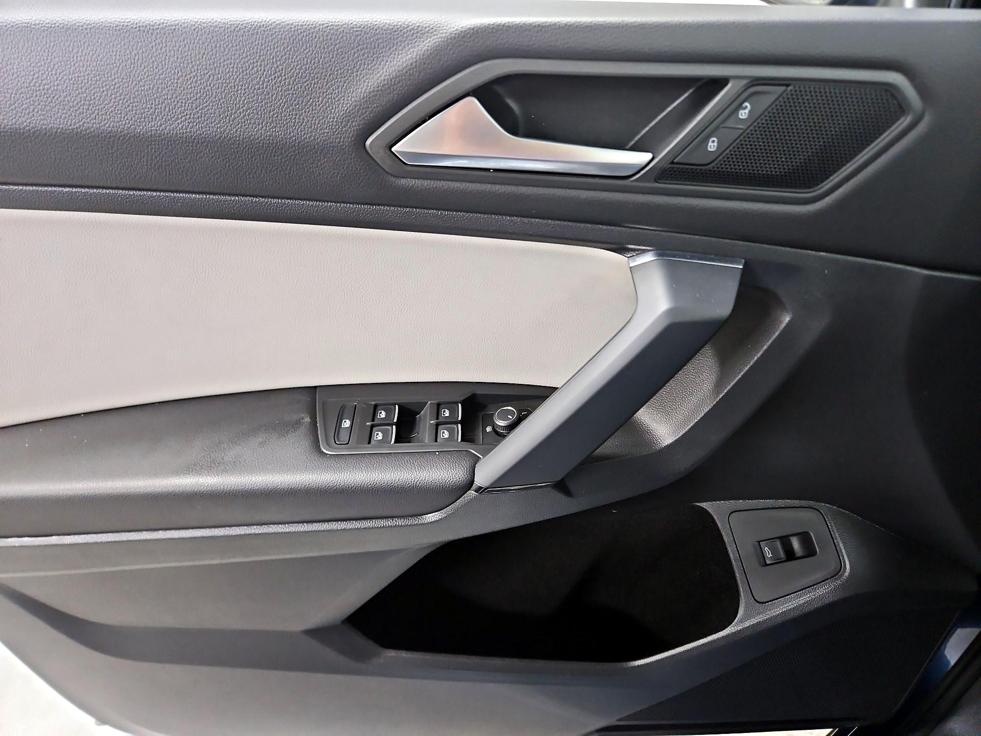 Thumbnail: 2019 Volkswagen Tiguan - 12