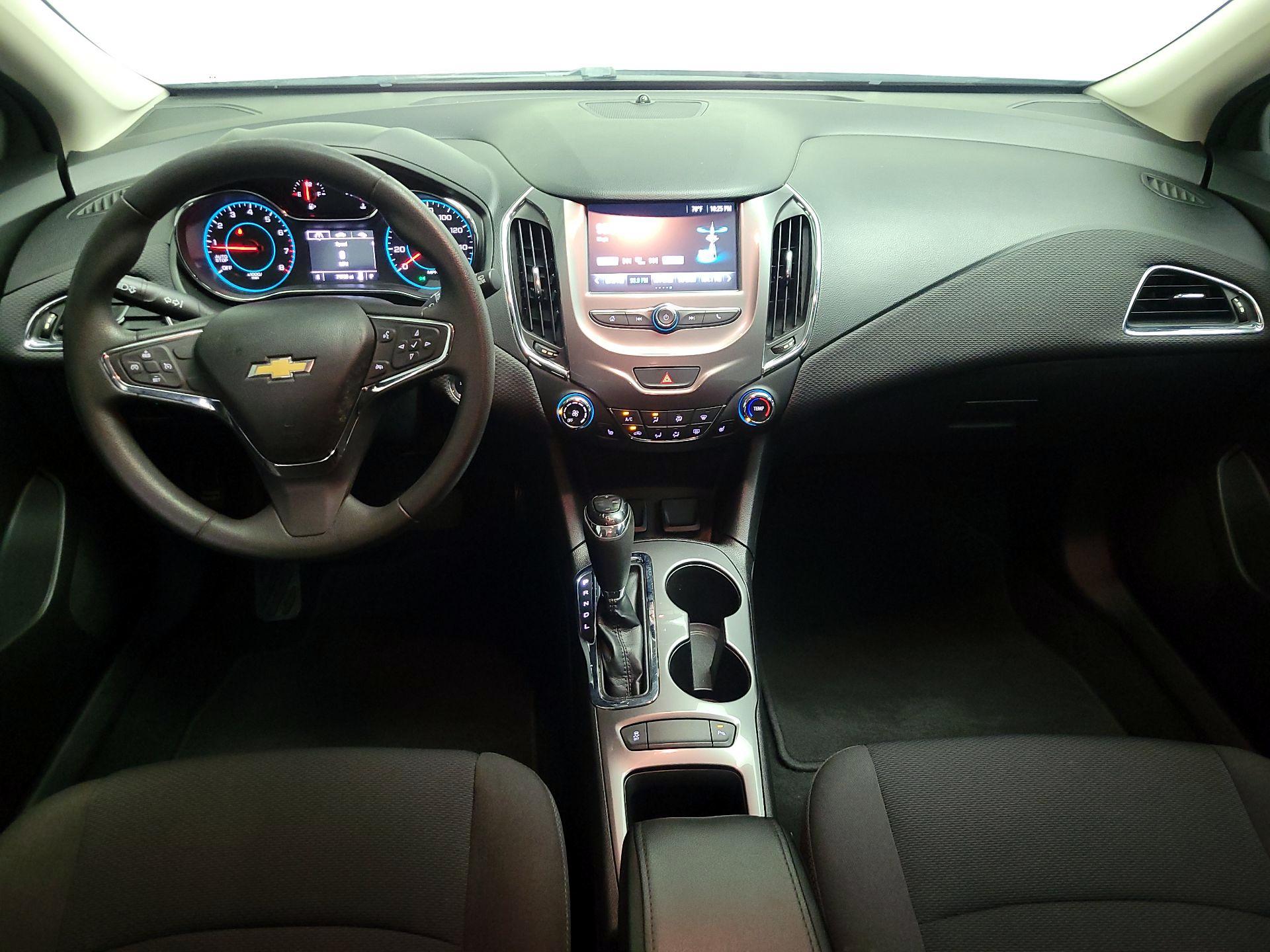 Thumbnail: 2017 Chevrolet Cruze - 9