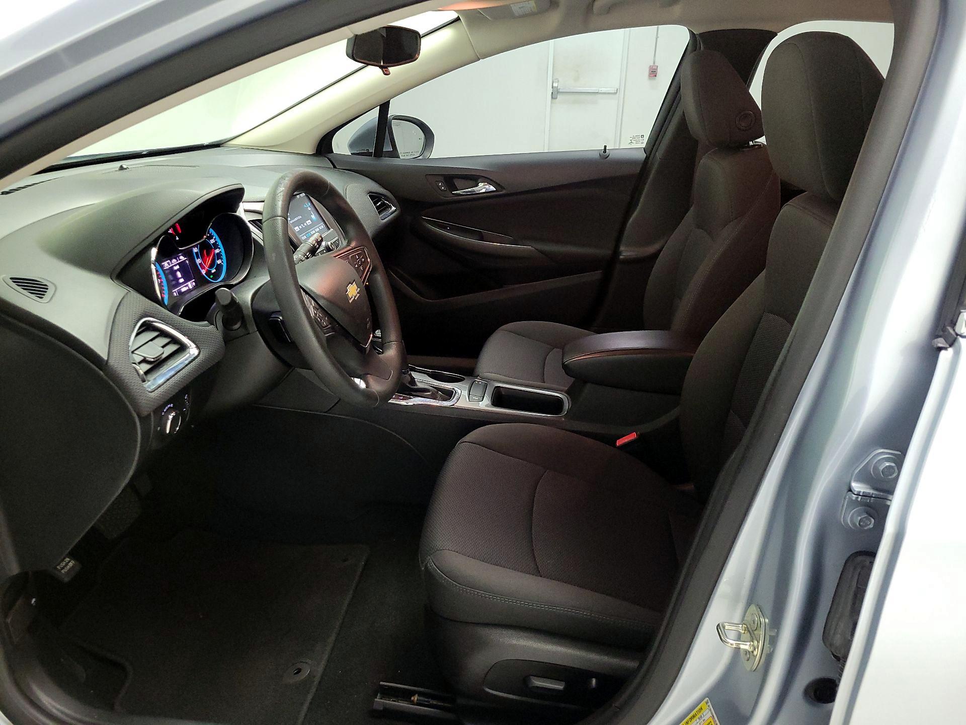 Thumbnail: 2017 Chevrolet Cruze - 11