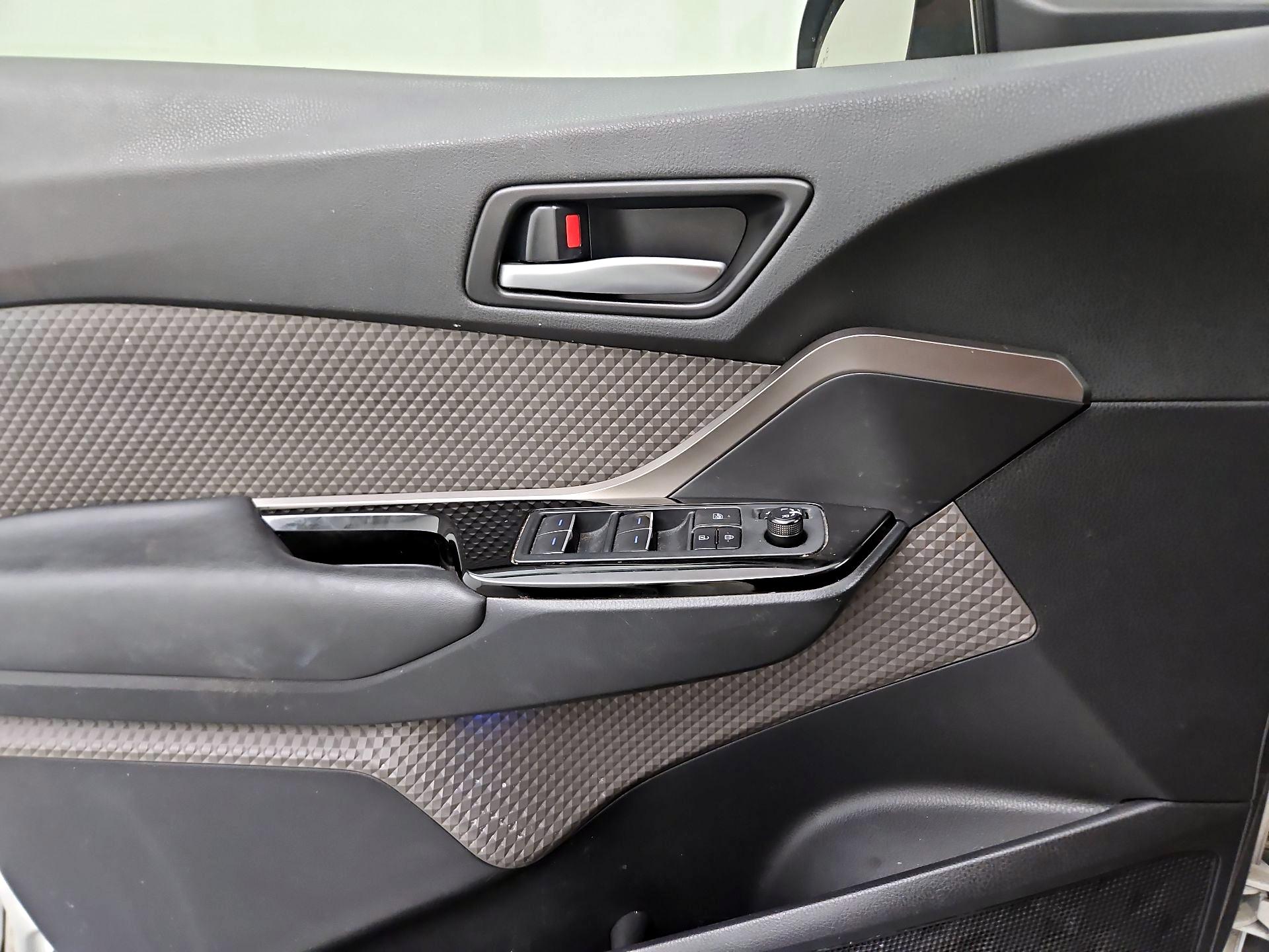 Thumbnail: 2020 Toyota C-HR - 10