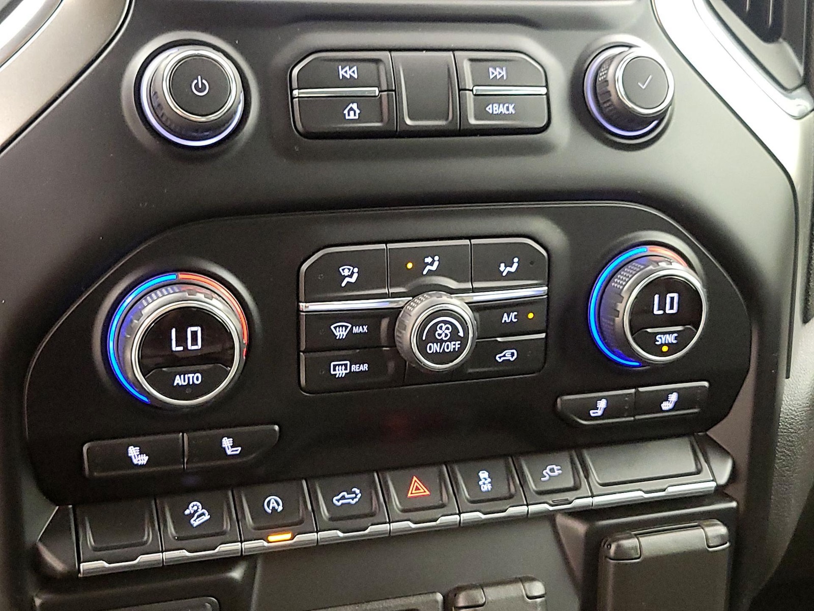 2020 Chevrolet Silverado 1500 LT - Photo 17