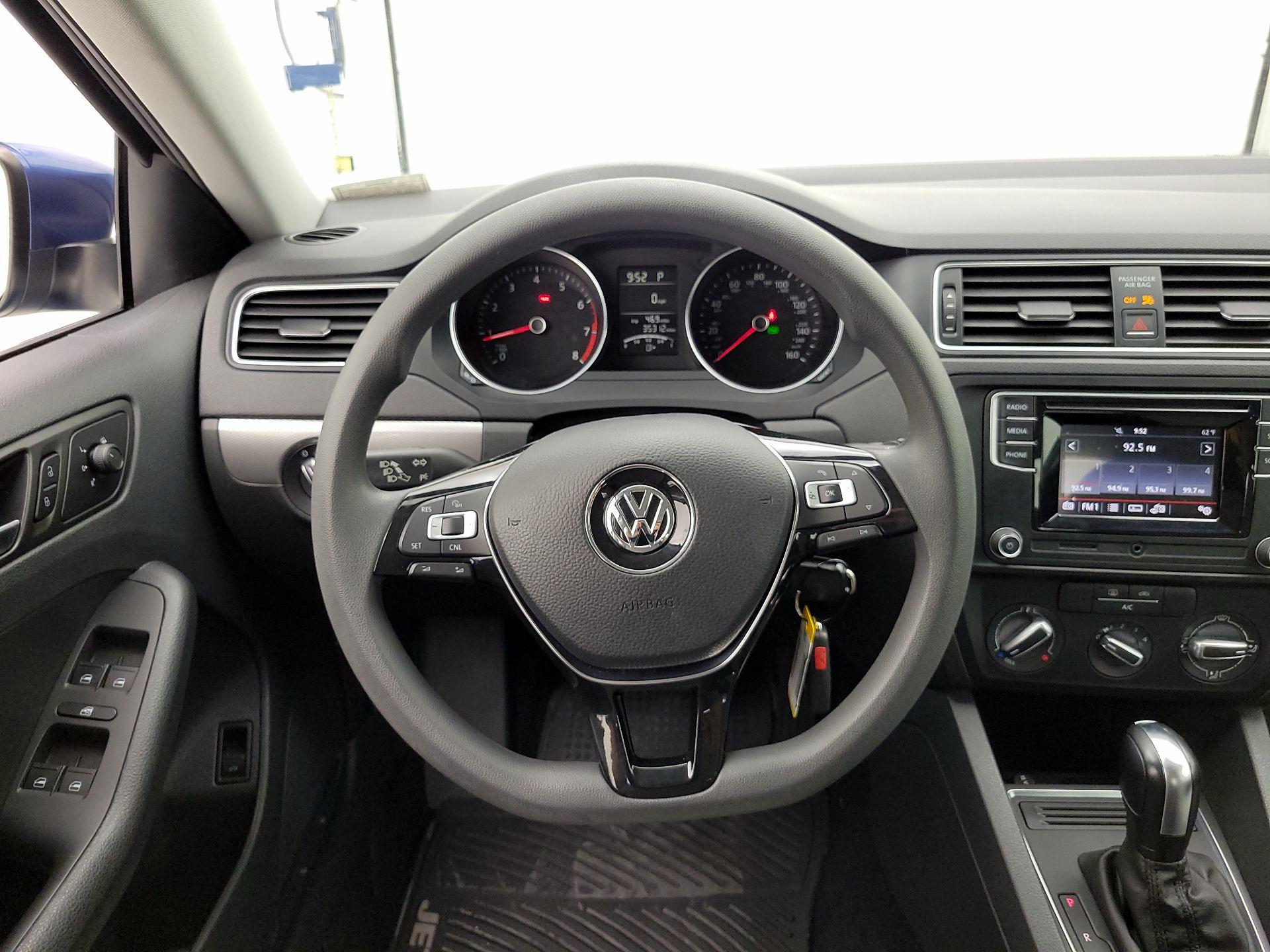 Thumbnail: 2017 Volkswagen Jetta - 10