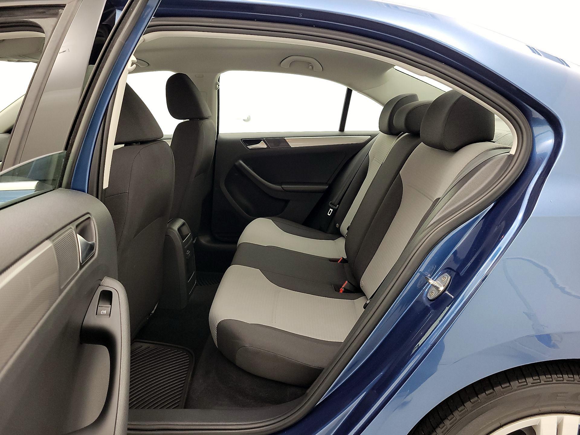 Thumbnail: 2017 Volkswagen Jetta - 19