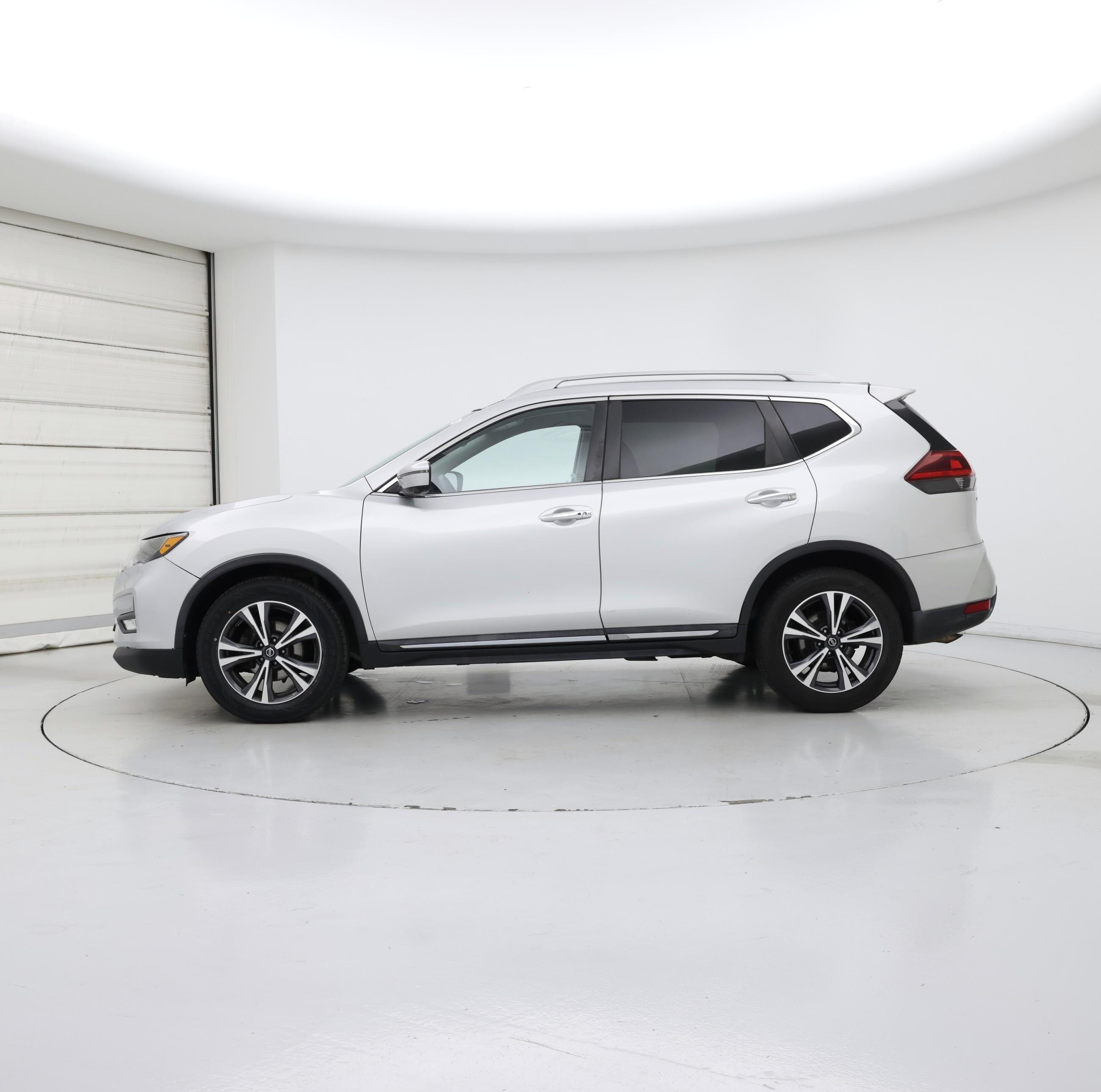 Thumbnail: 2018 Nissan Rogue - 3