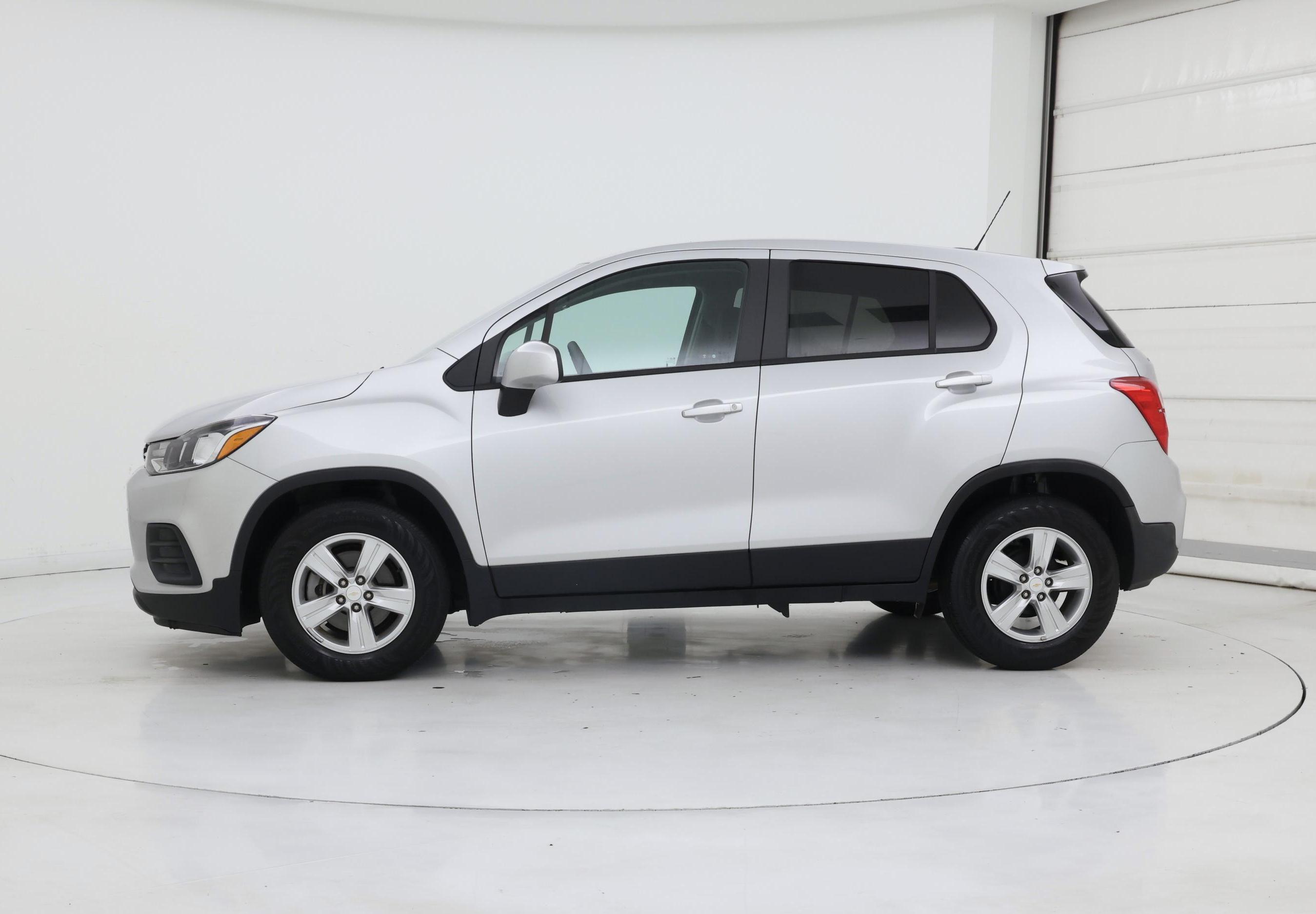 Thumbnail: 2022 Chevrolet Trax - 3