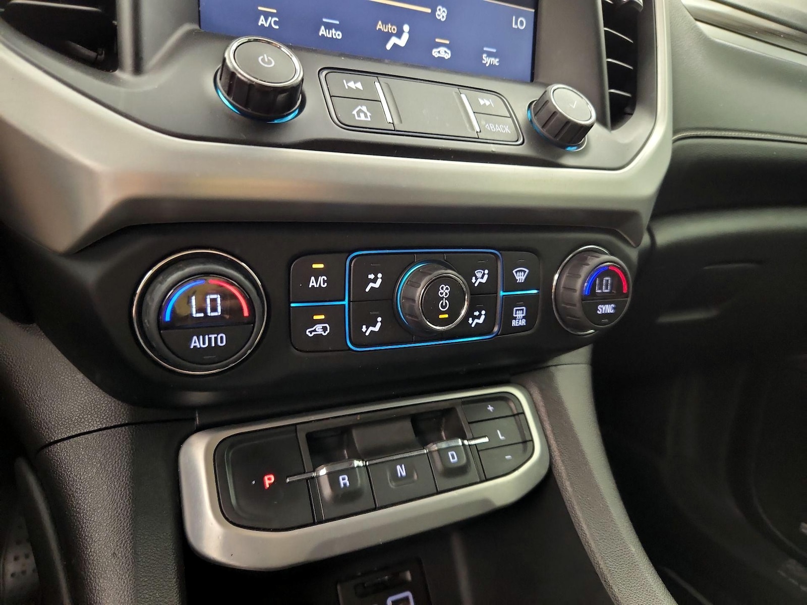 2020 GMC Acadia SLT - Photo 17
