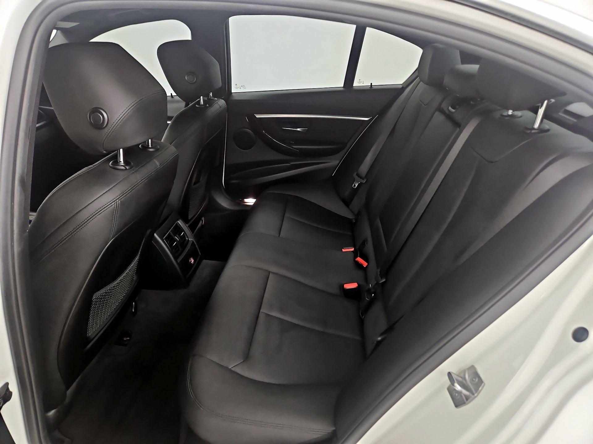 Thumbnail: 2018 BMW 3 Series - 17