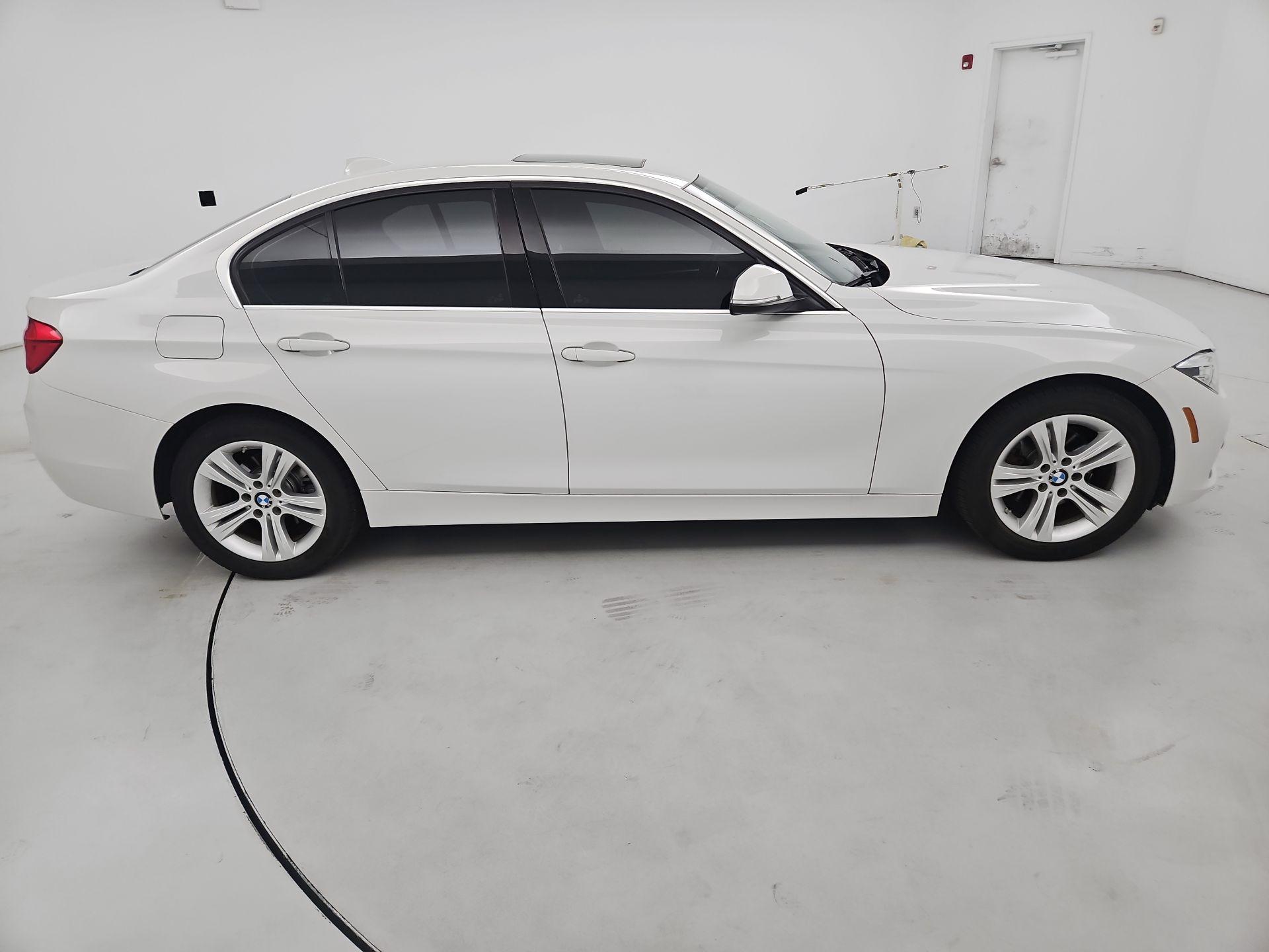 Thumbnail: 2018 BMW 3 Series - 4