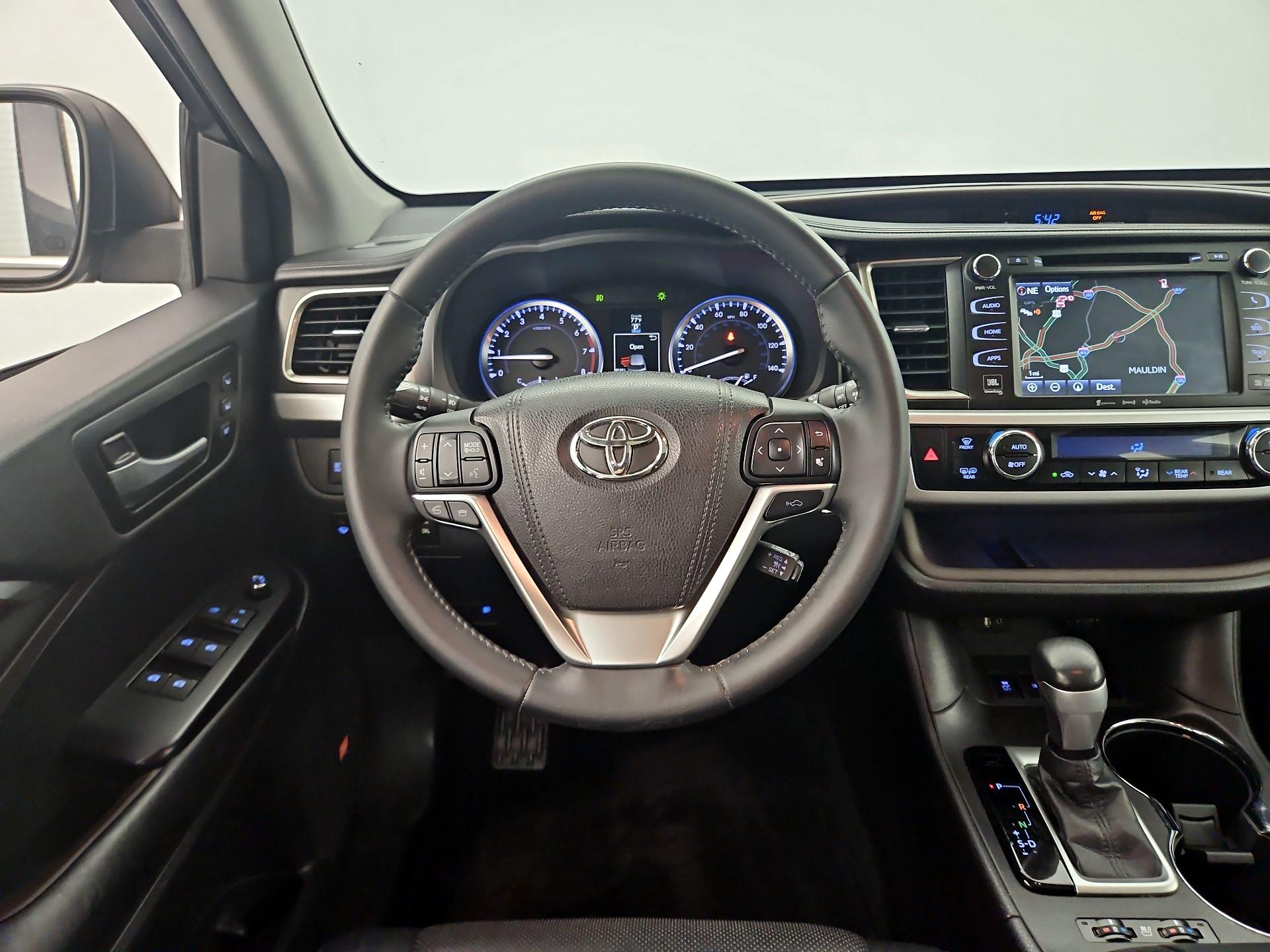 Thumbnail: 2016 Toyota Highlander - 10