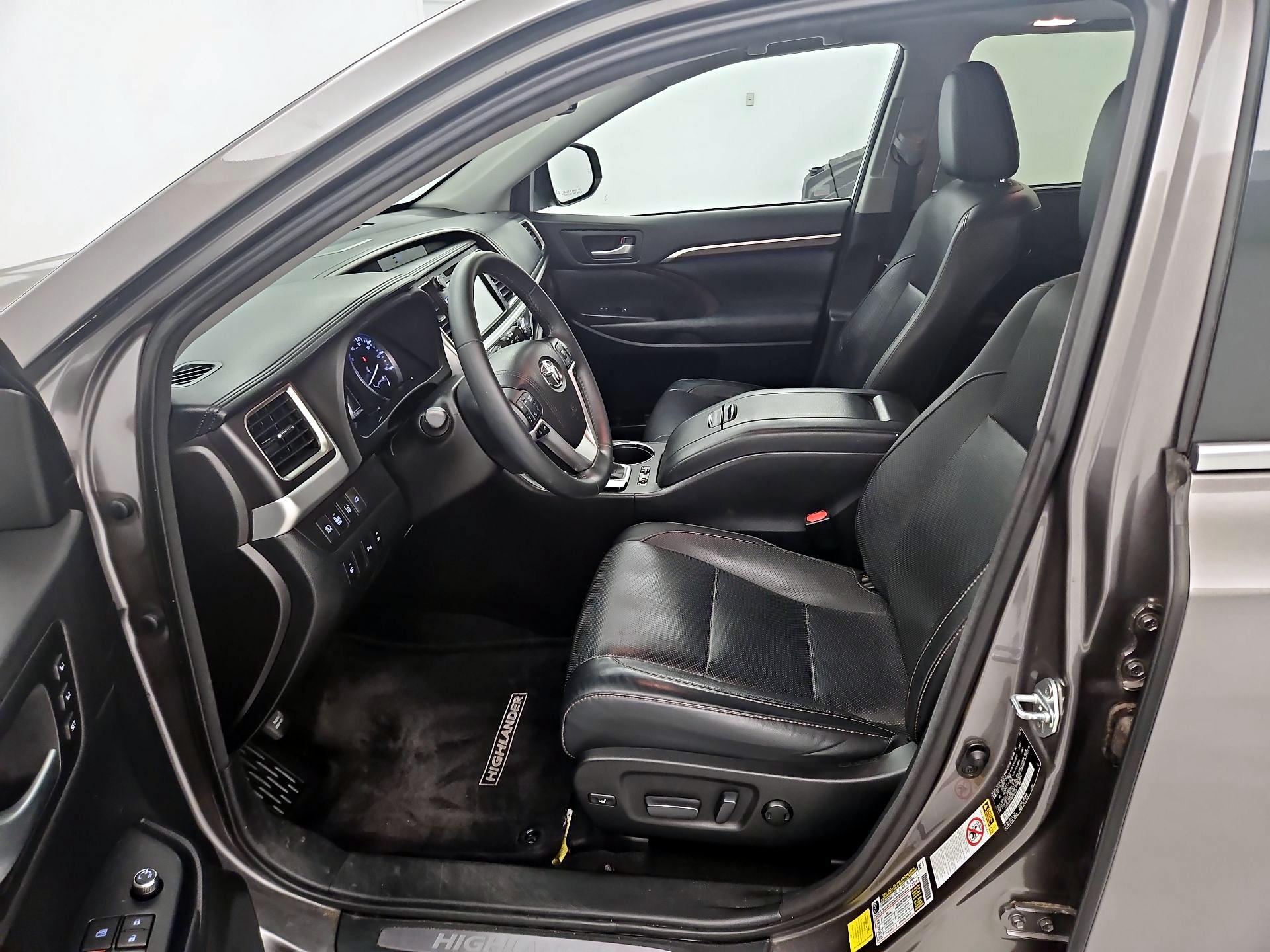 Thumbnail: 2016 Toyota Highlander - 11