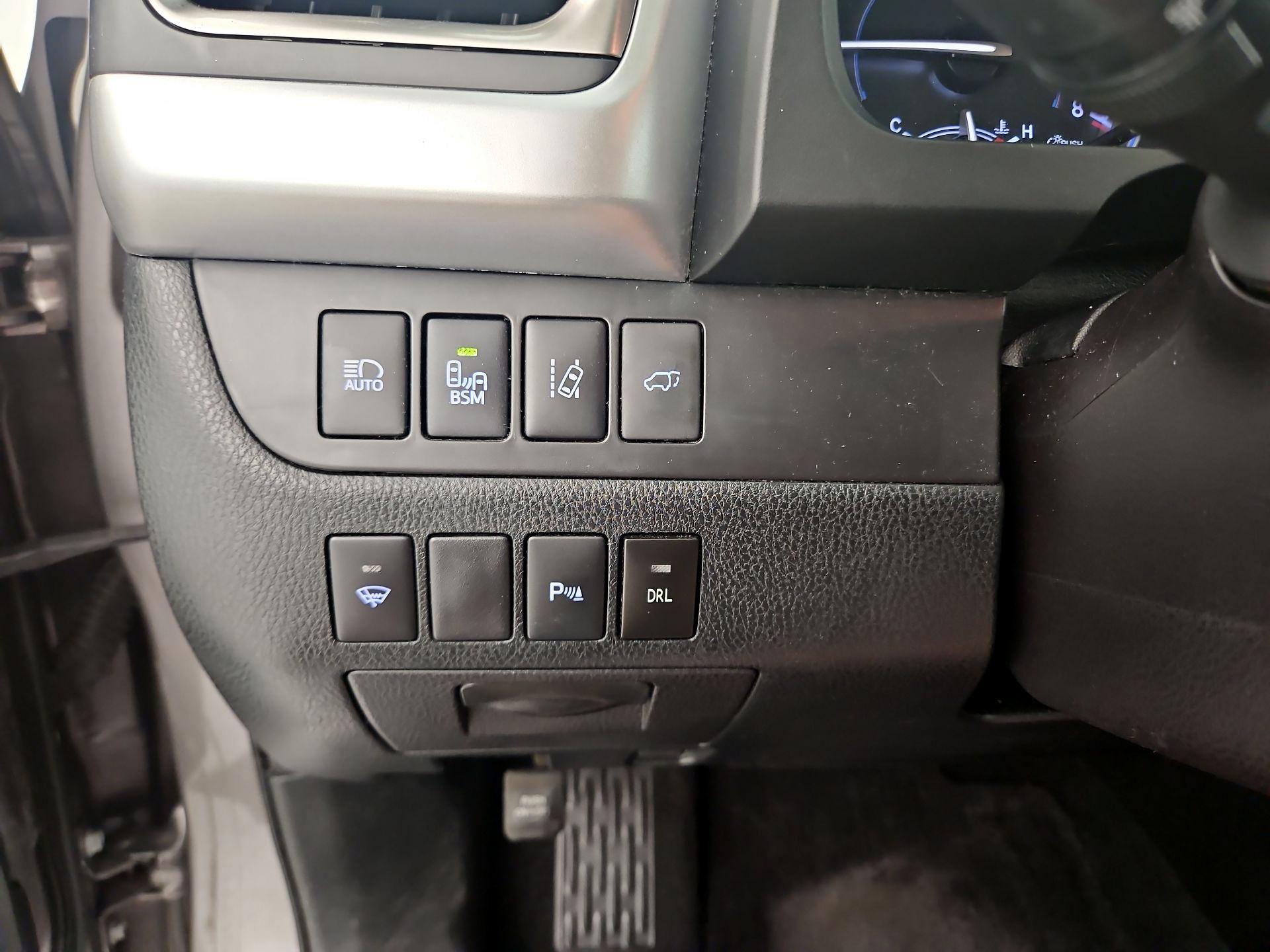 Thumbnail: 2016 Toyota Highlander - 13