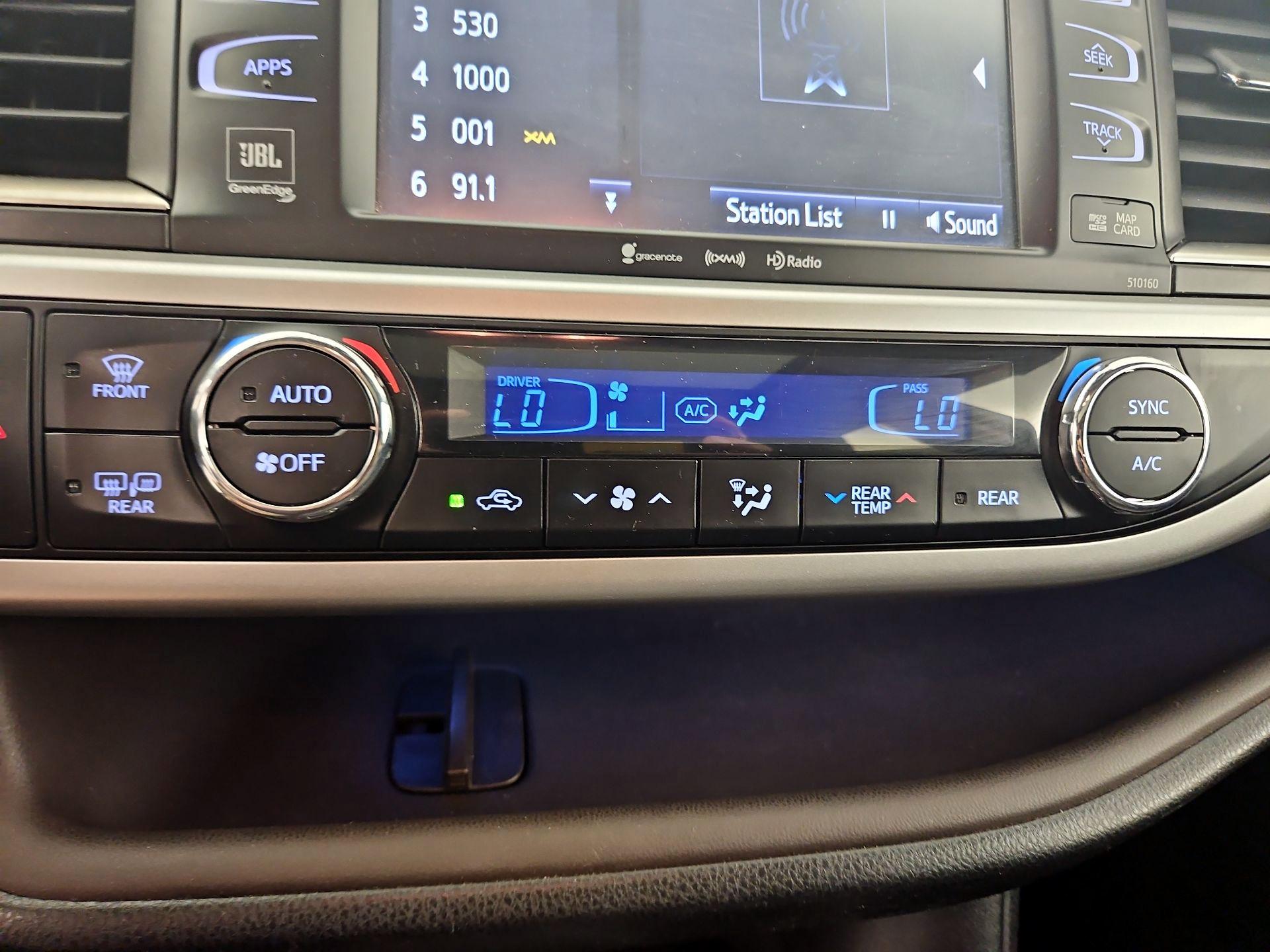 Thumbnail: 2016 Toyota Highlander - 17