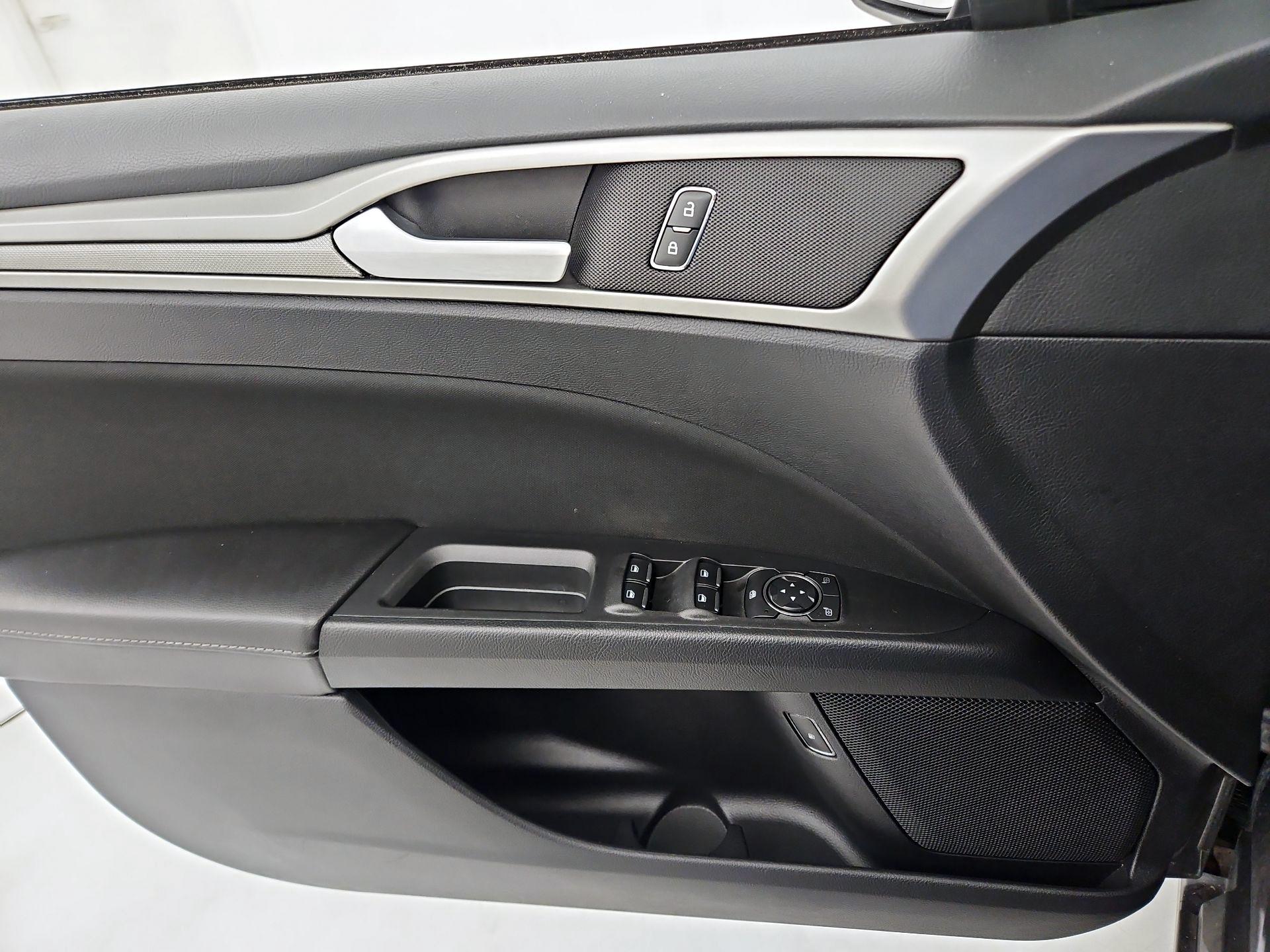 Thumbnail: 2020 Ford Fusion - 12