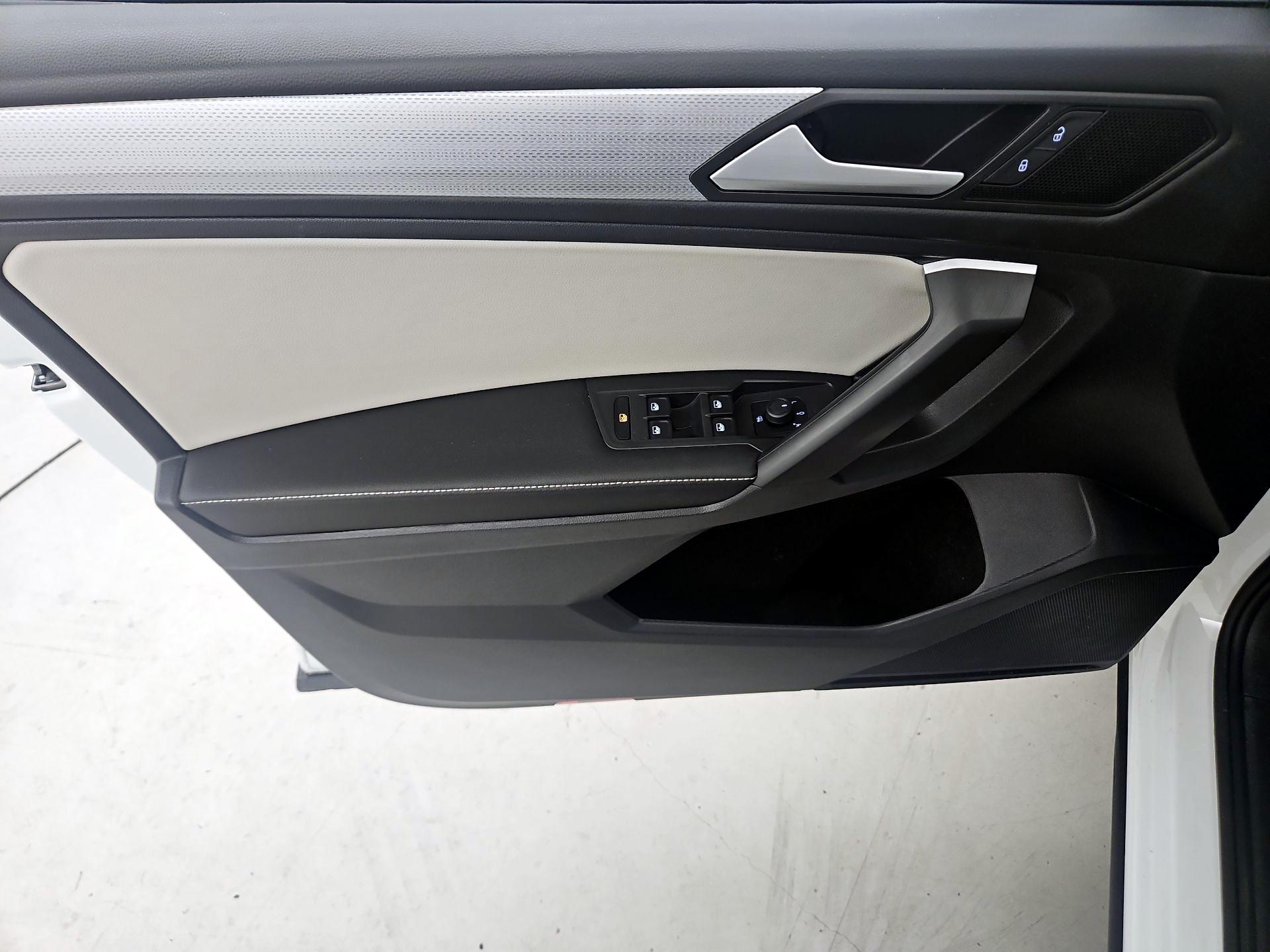 Thumbnail: 2024 Volkswagen Tiguan - 12