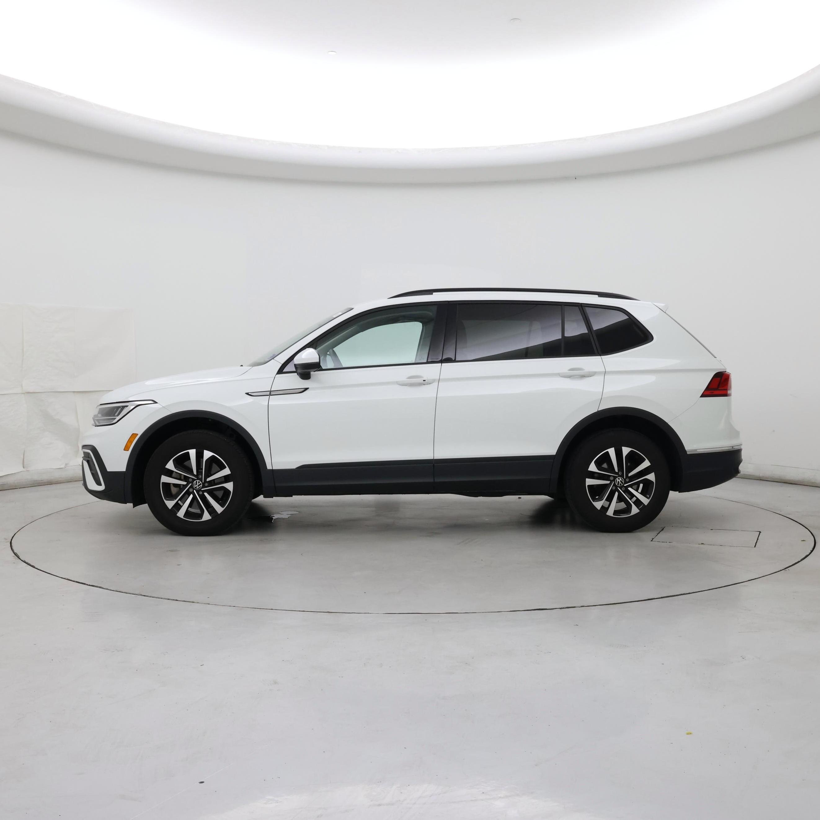 Thumbnail: 2024 Volkswagen Tiguan - 3