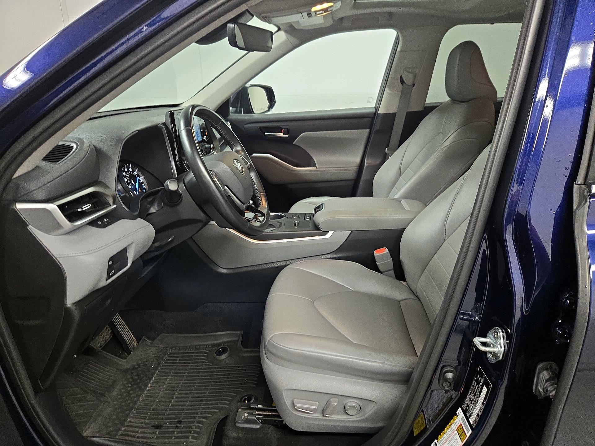 Thumbnail: 2021 Toyota Highlander - 11