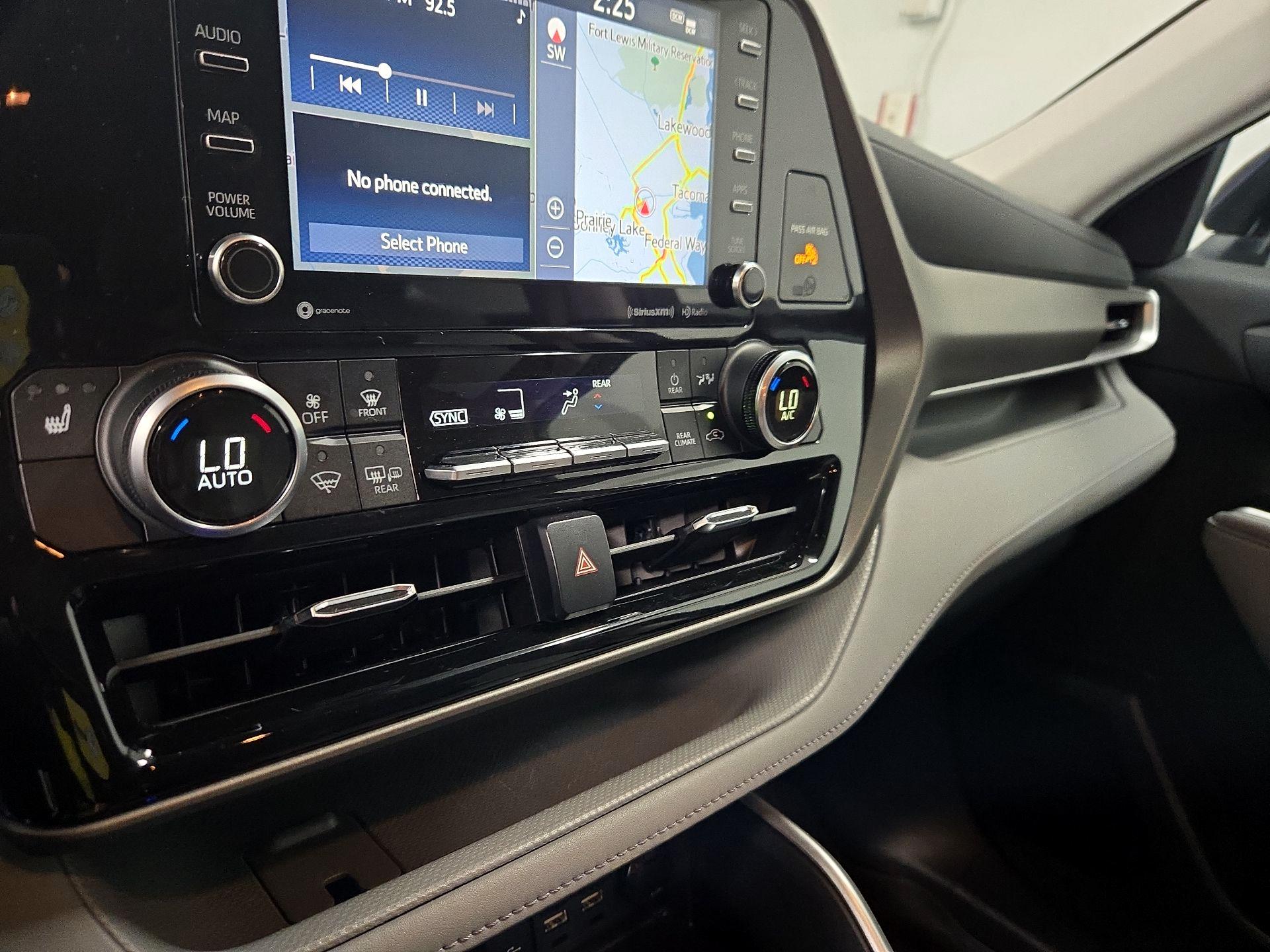 Thumbnail: 2021 Toyota Highlander - 17