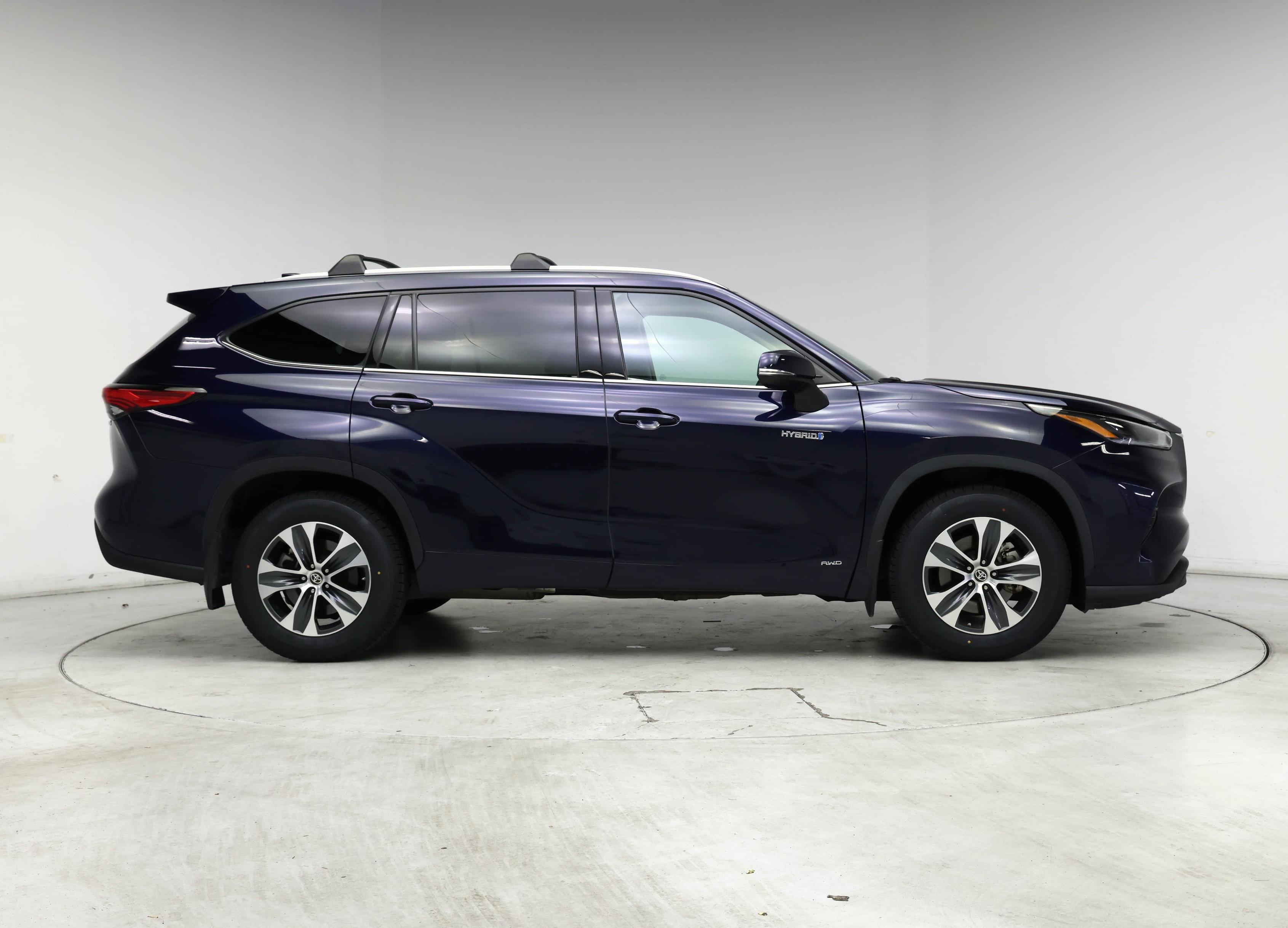 Thumbnail: 2021 Toyota Highlander - 7