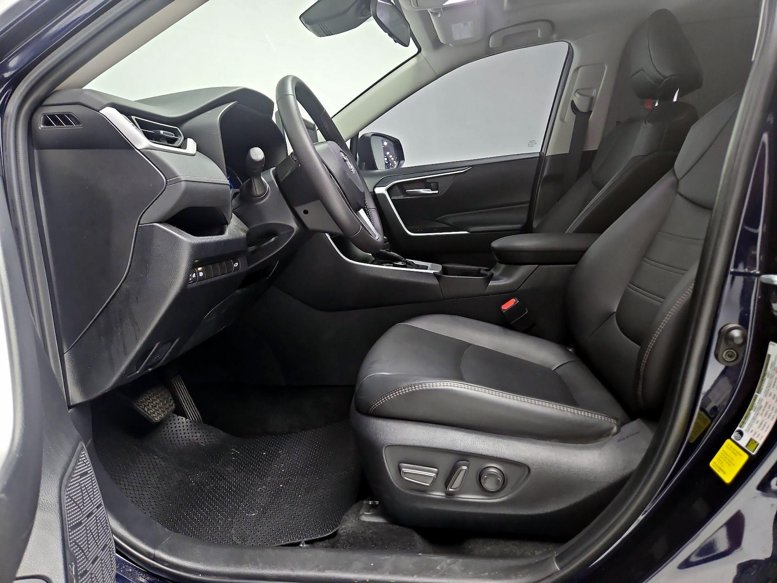 2024 Toyota RAV4 XLE Premium - Photo 12