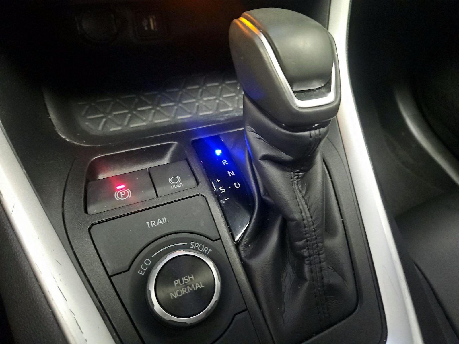 2024 Toyota RAV4 XLE Premium - Photo 18