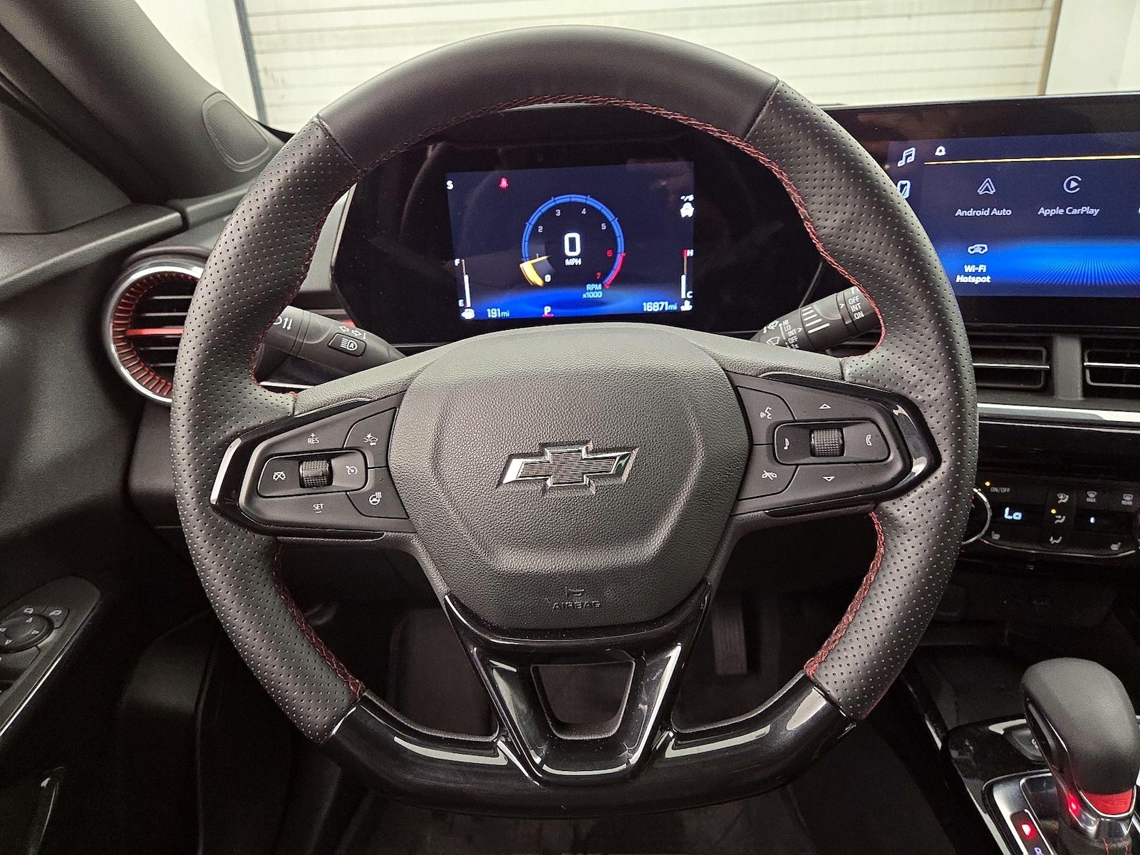 2025 Chevrolet Trax RS - Photo 11