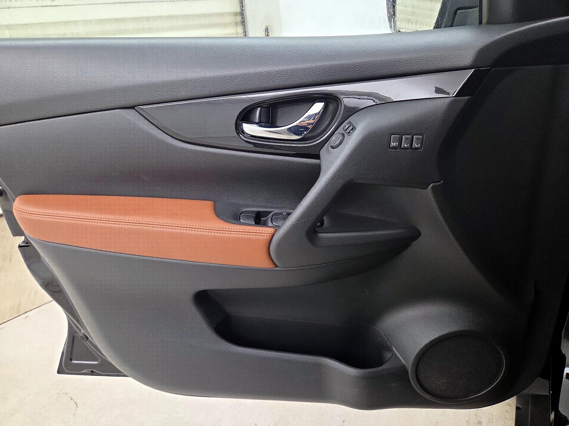 Thumbnail: 2018 Nissan Rogue - 12