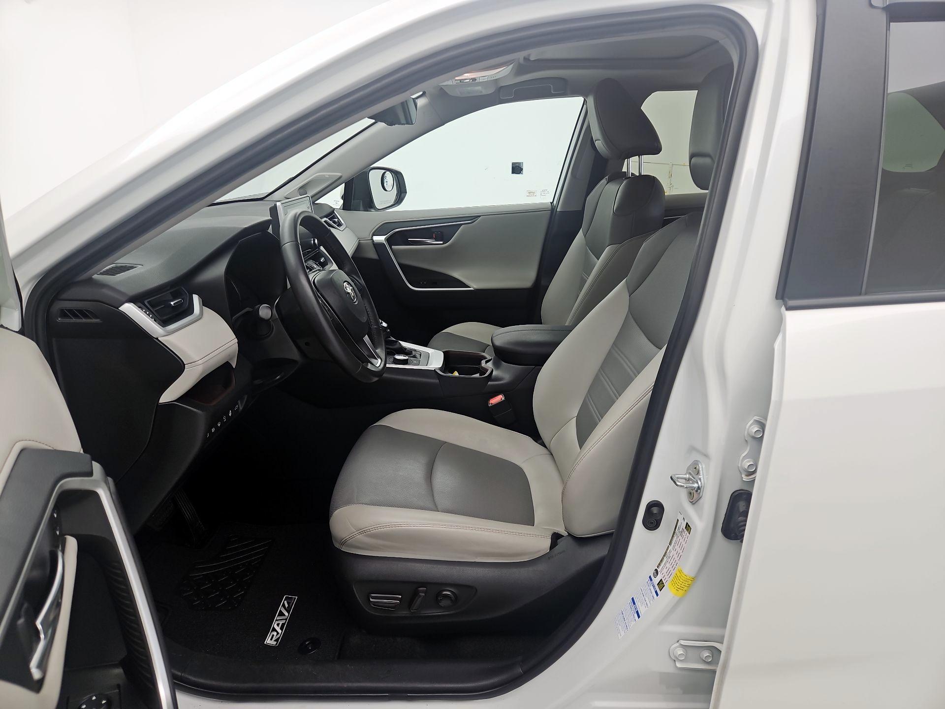 Thumbnail: 2020 Toyota RAV4 - 11