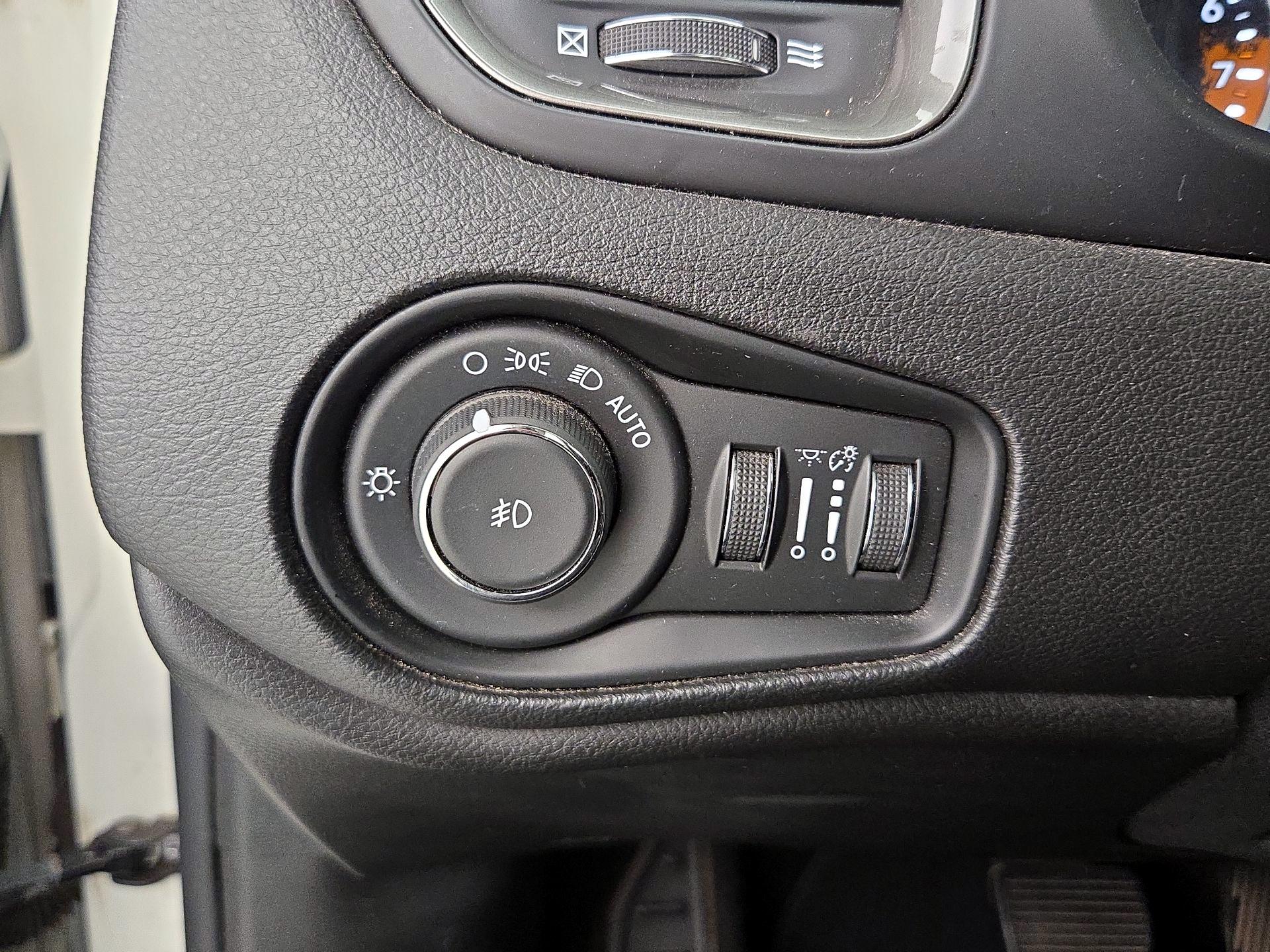 Thumbnail: 2018 Jeep Renegade - 13