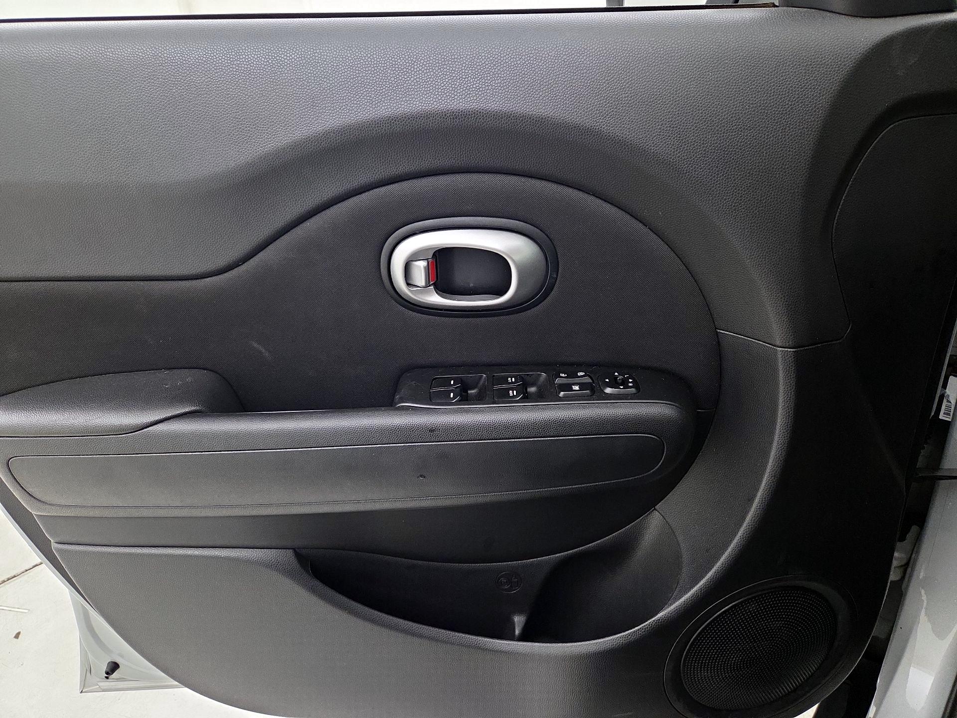 Thumbnail: 2015 Kia Soul - 12