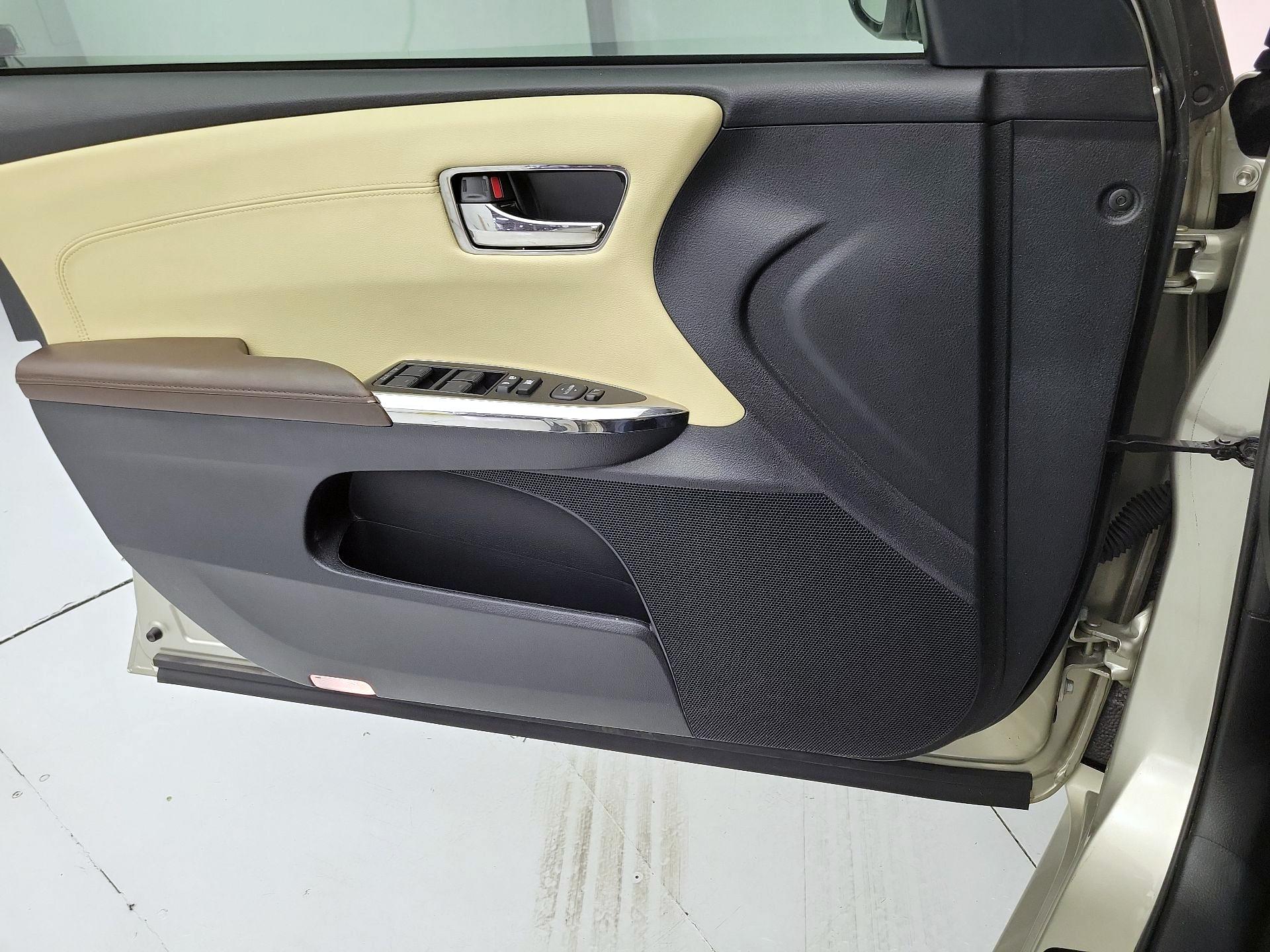 Thumbnail: 2015 Toyota Avalon - 12