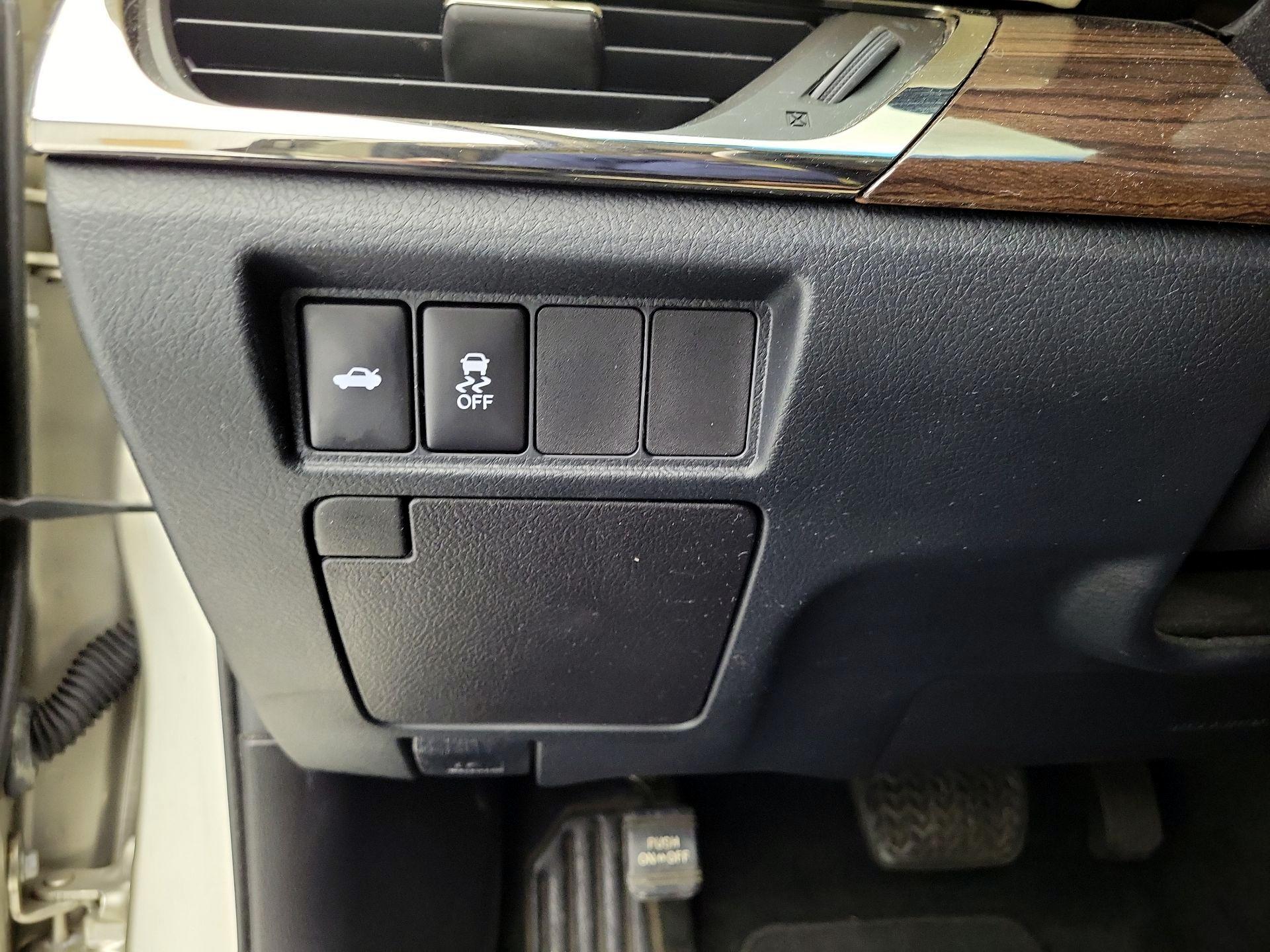 Thumbnail: 2015 Toyota Avalon - 13