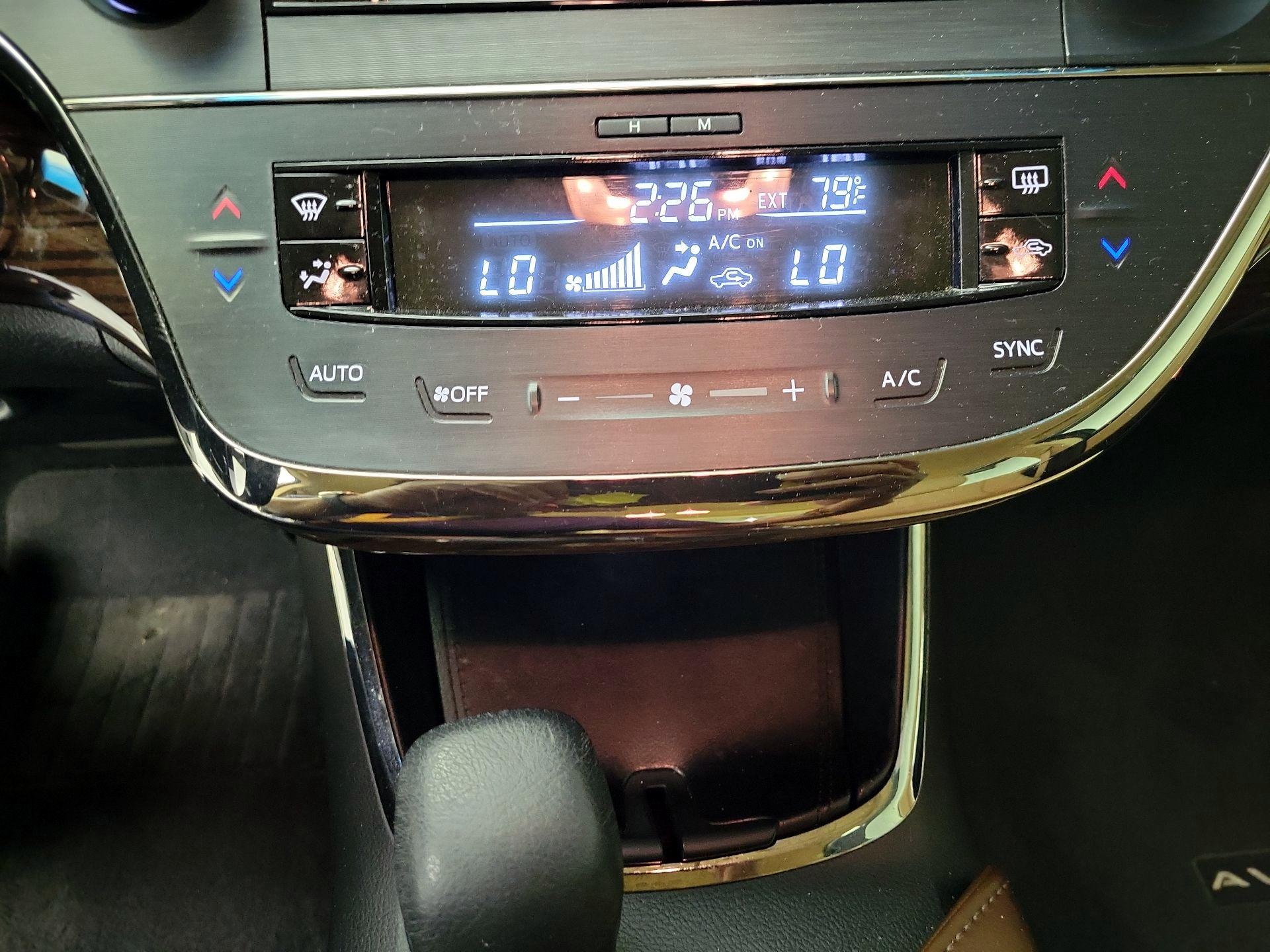 Thumbnail: 2015 Toyota Avalon - 16
