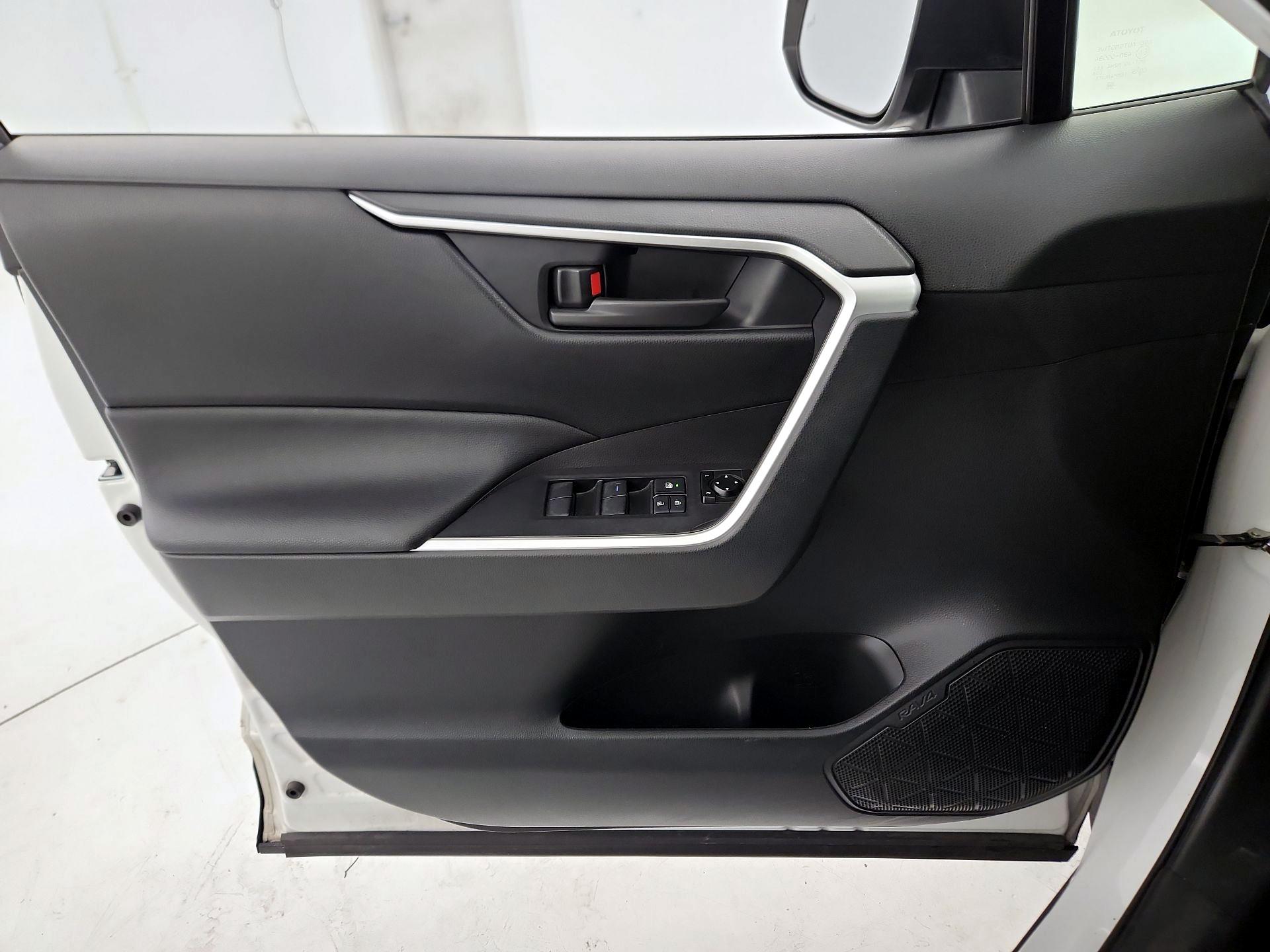 Thumbnail: 2021 Toyota RAV4 - 12