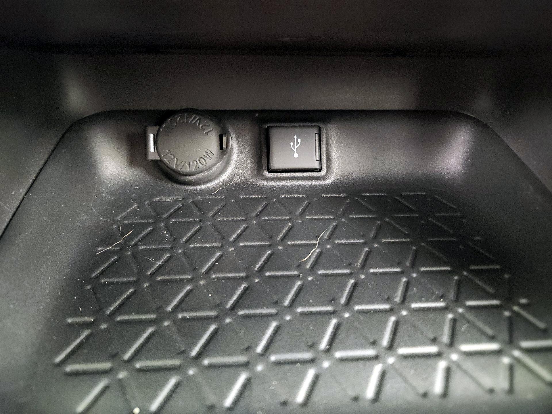 Thumbnail: 2021 Toyota RAV4 - 18