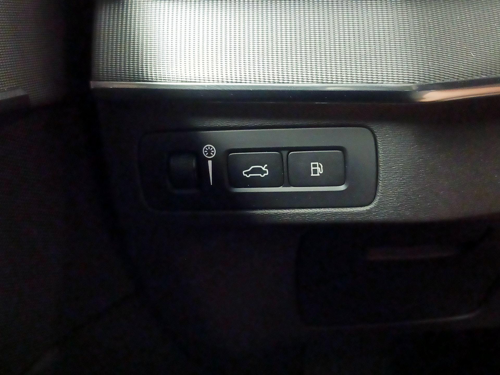 Thumbnail: 2022 Volvo XC90 - 13