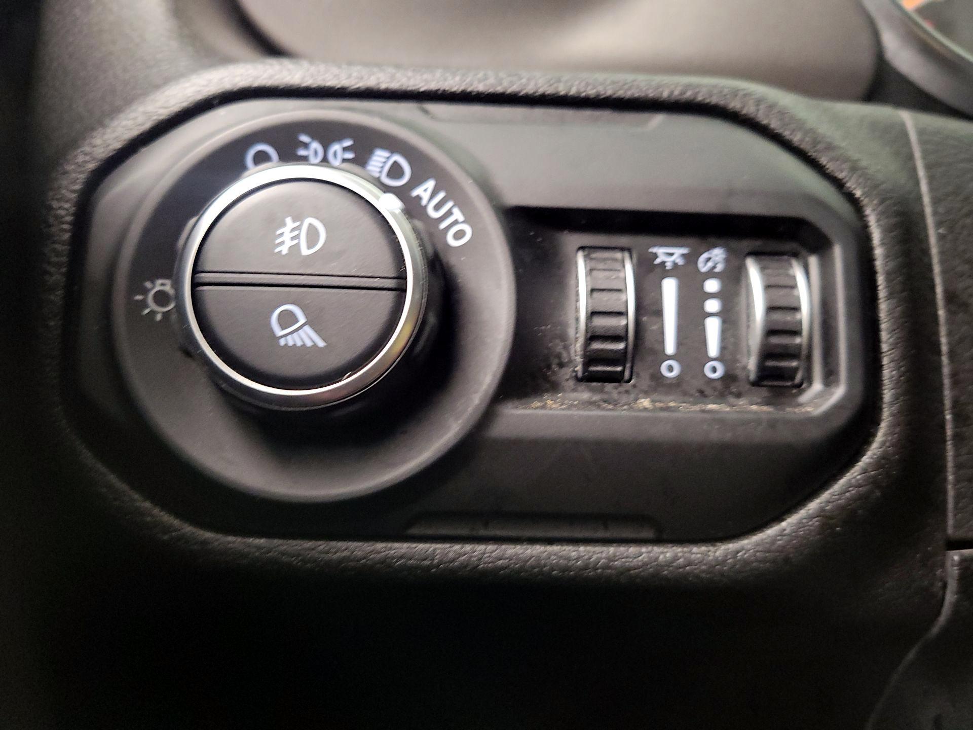 Thumbnail: 2020 Jeep Gladiator - 13