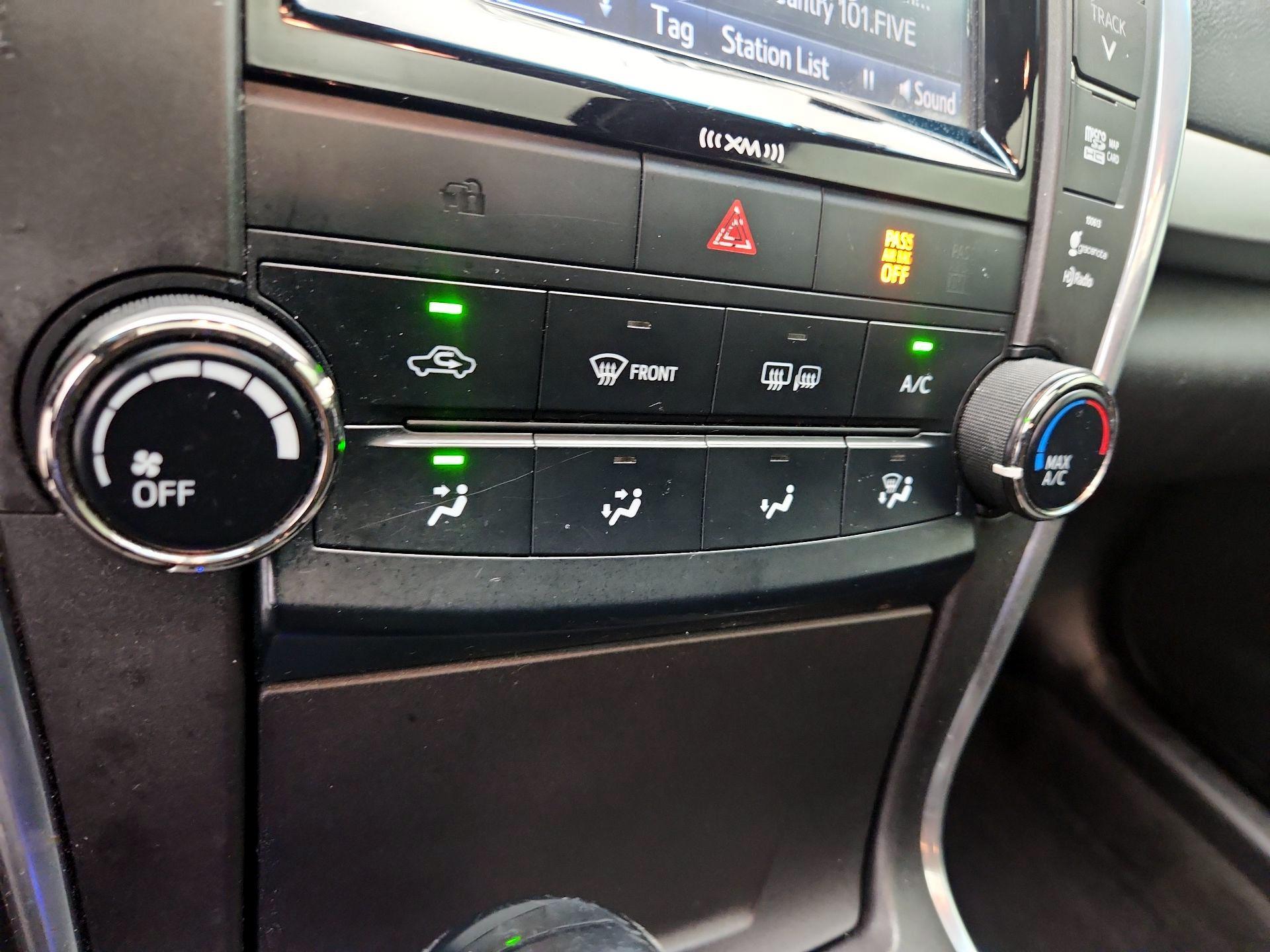 Thumbnail: 2016 Toyota Camry - 16