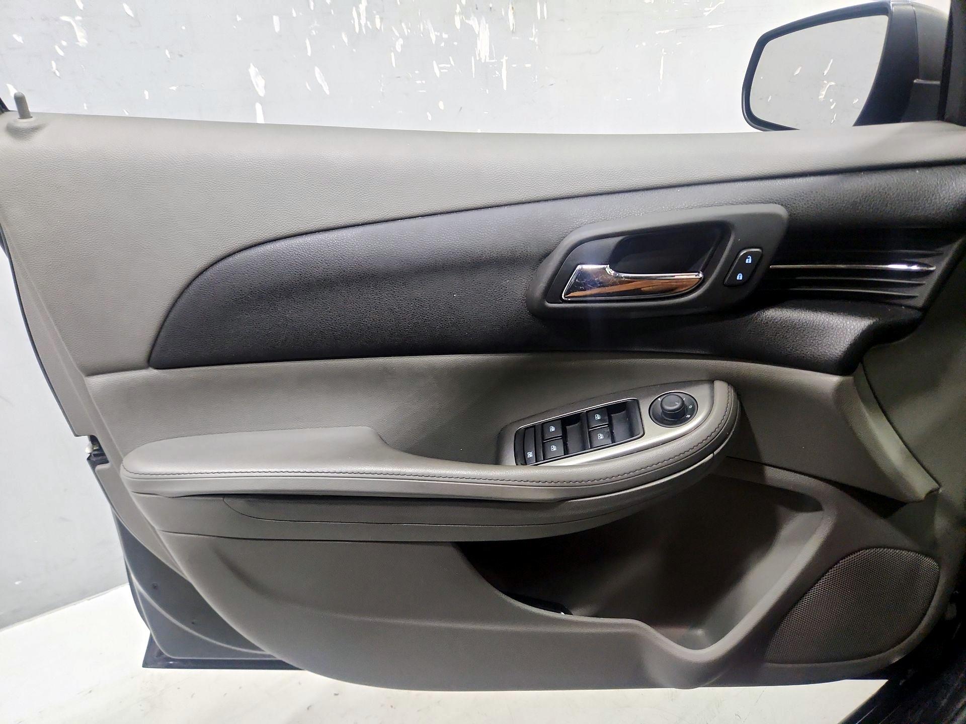 Thumbnail: 2015 Chevrolet Malibu - 12