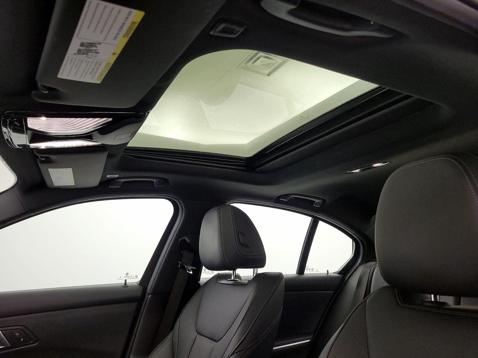 2025 BMW 3 Series 330i - Photo 21