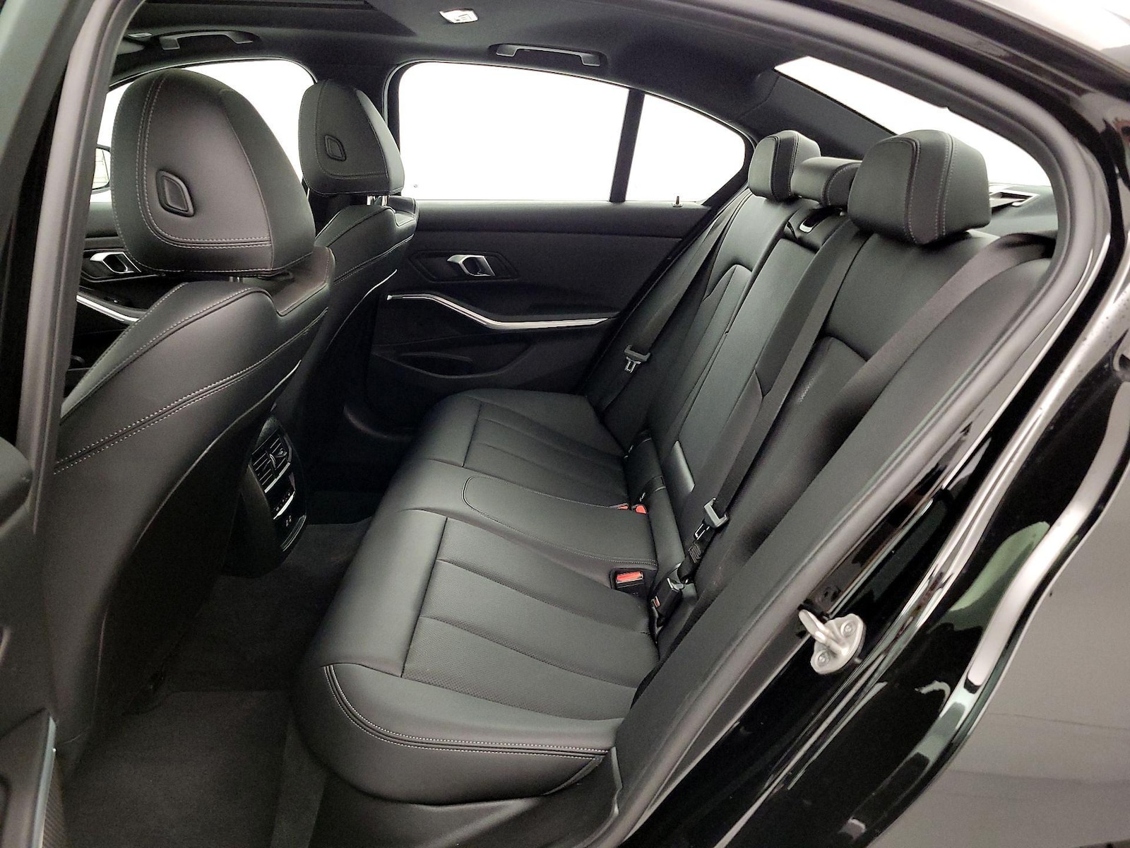 2025 BMW 3 Series 330i - Photo 22