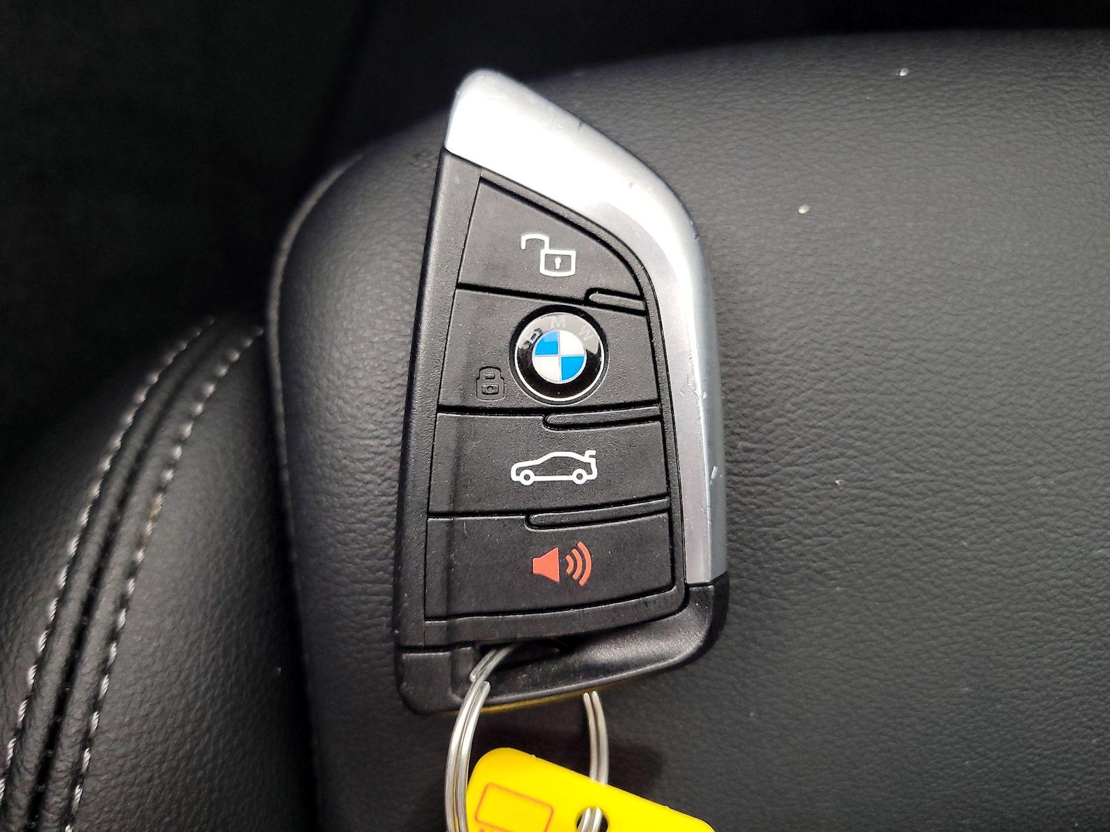 2025 BMW 3 Series 330i - Photo 25