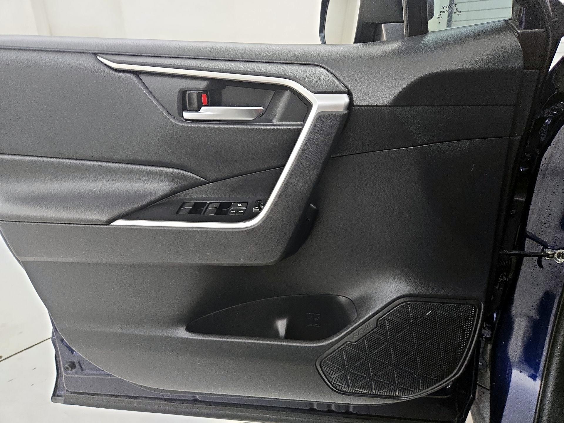 Thumbnail: 2019 Toyota RAV4 - 12