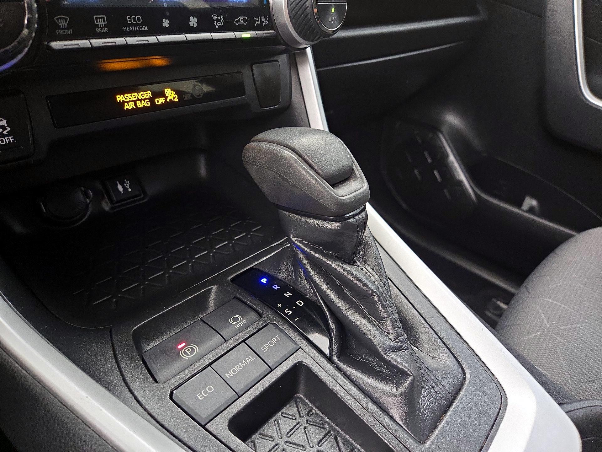Thumbnail: 2019 Toyota RAV4 - 17