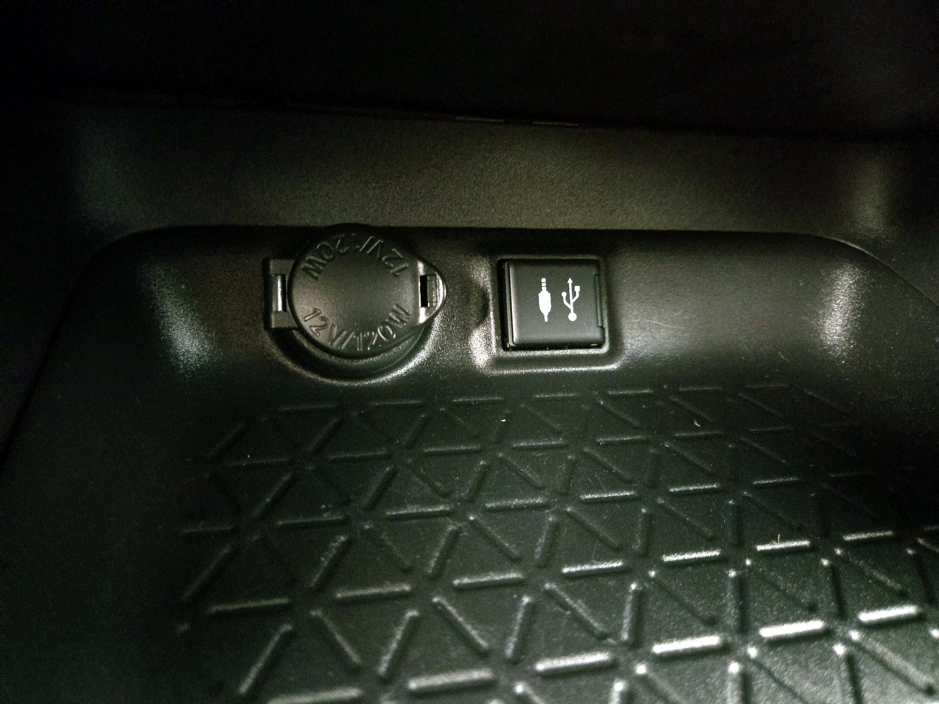 Thumbnail: 2019 Toyota RAV4 - 18