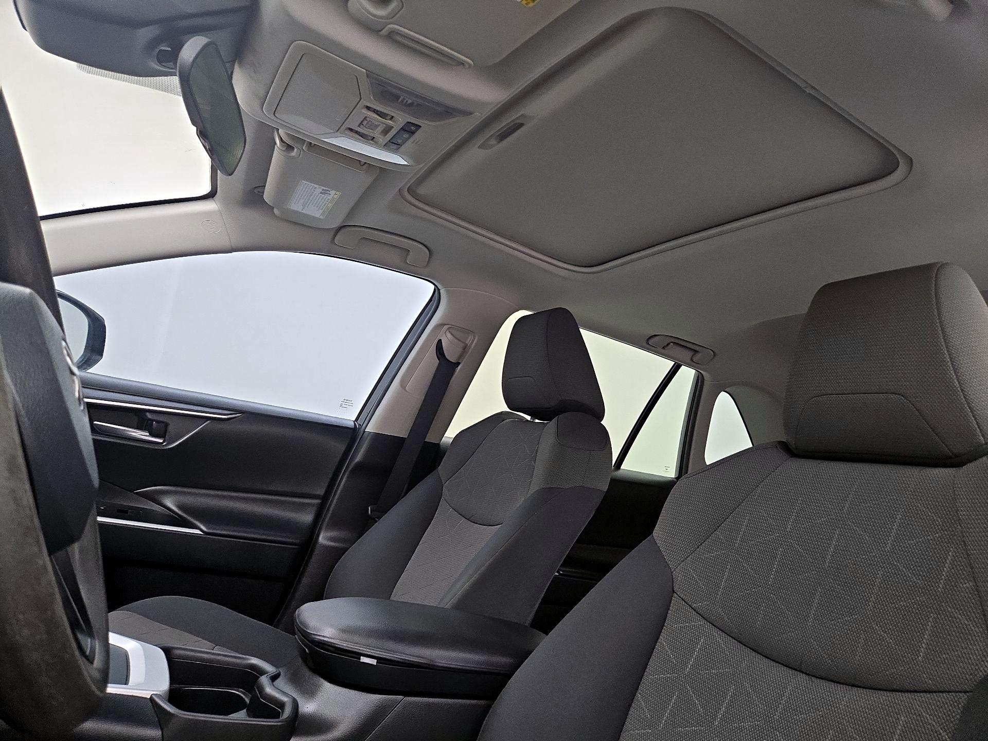 Thumbnail: 2019 Toyota RAV4 - 19