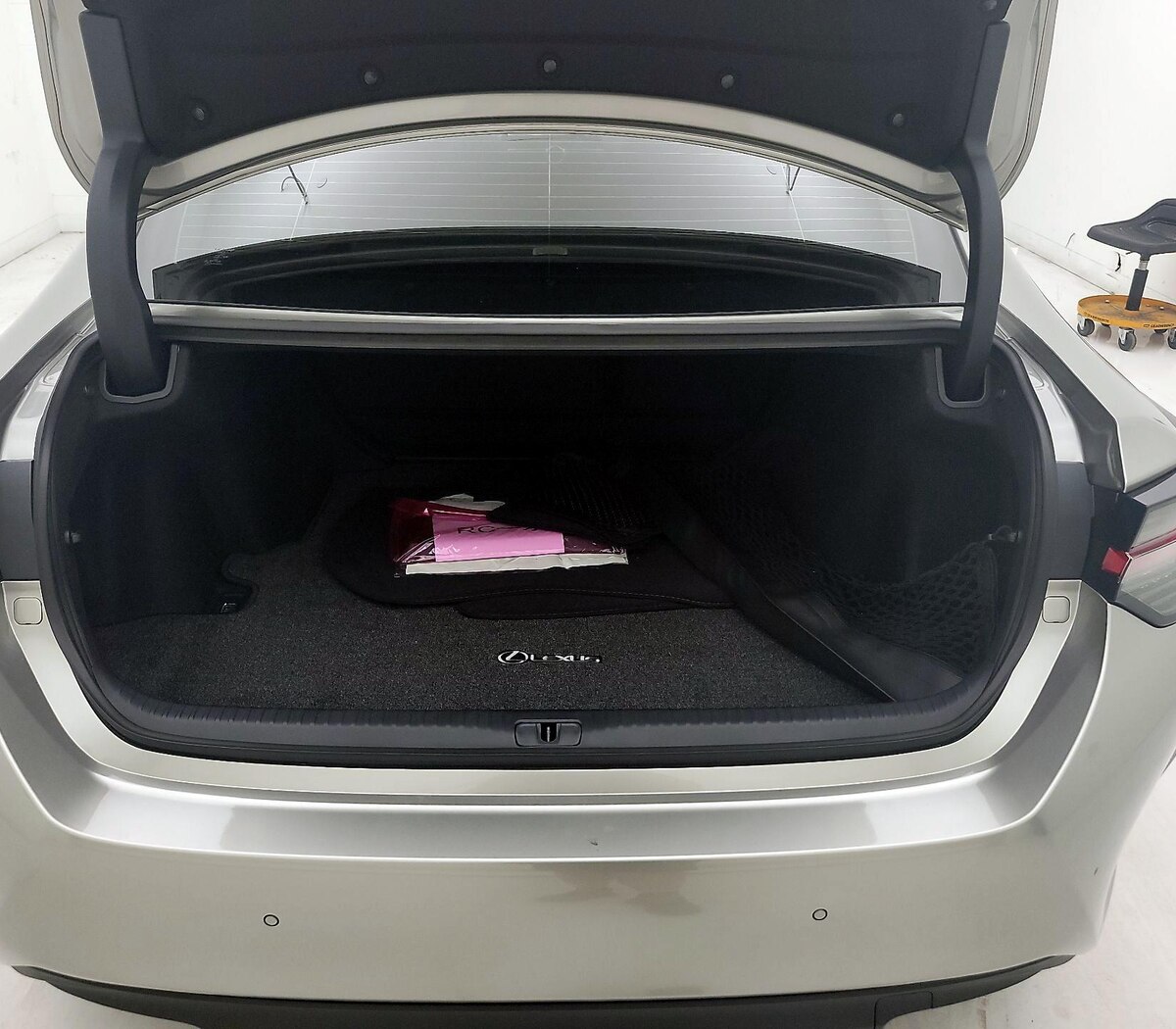 Trunk/Cargo (Seats Up)